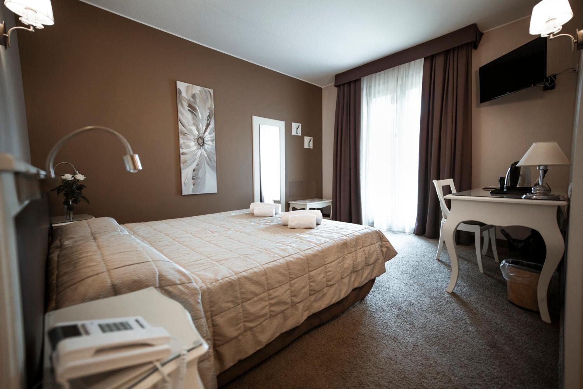 Deluxe Double Room - Photo 2