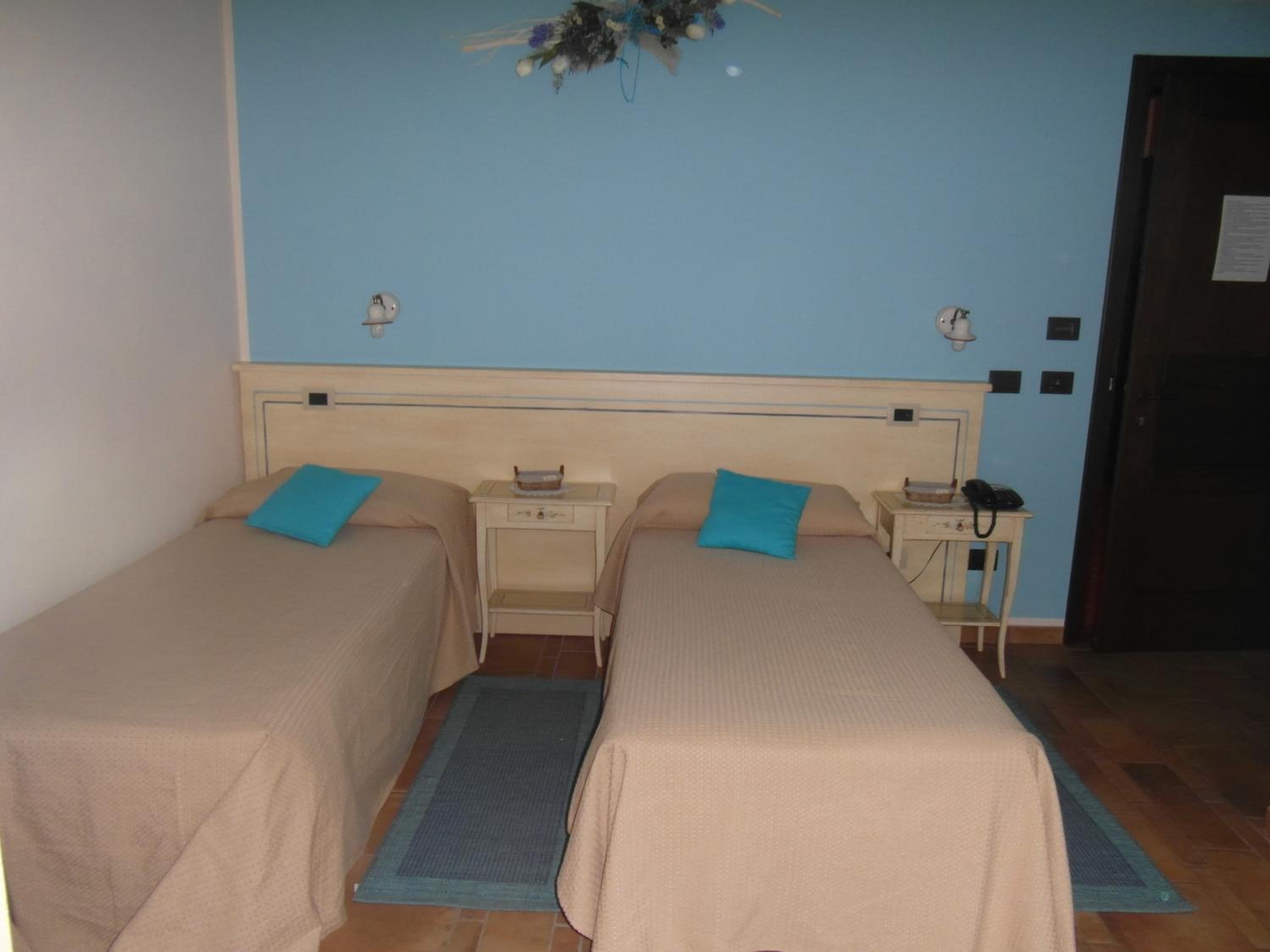 Double or Twin Room - Photo 13