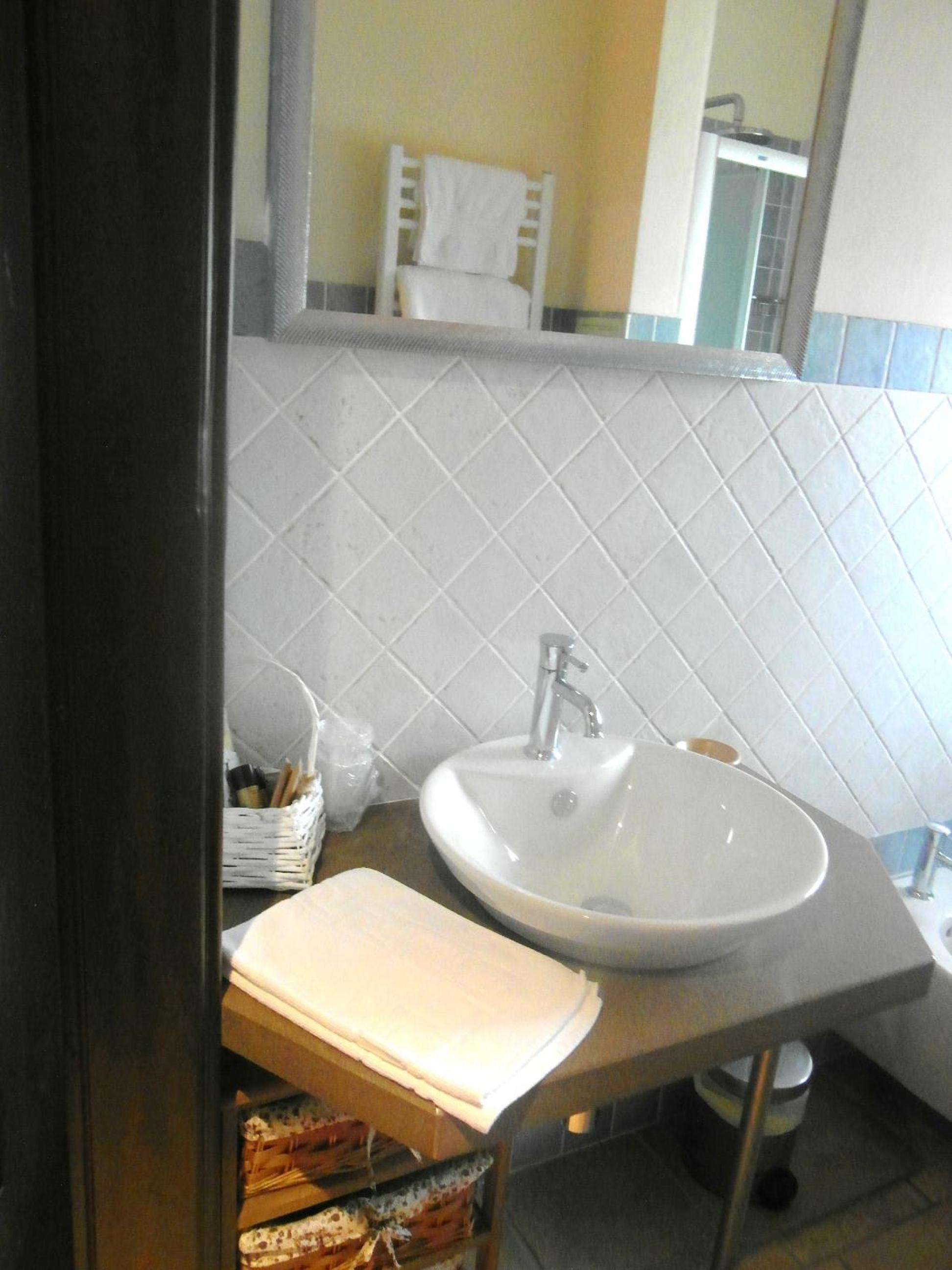 Double or Twin Room - Photo 18