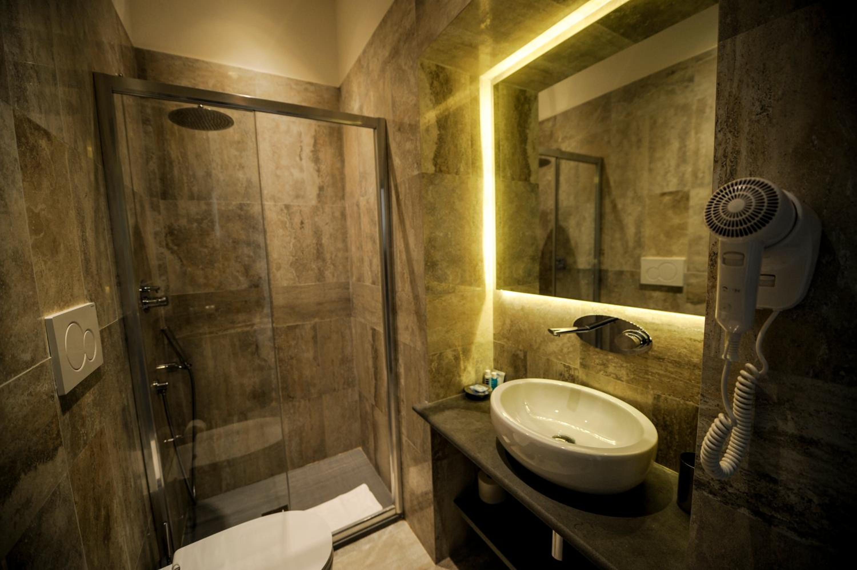 Standard Double or Twin Room photo 3