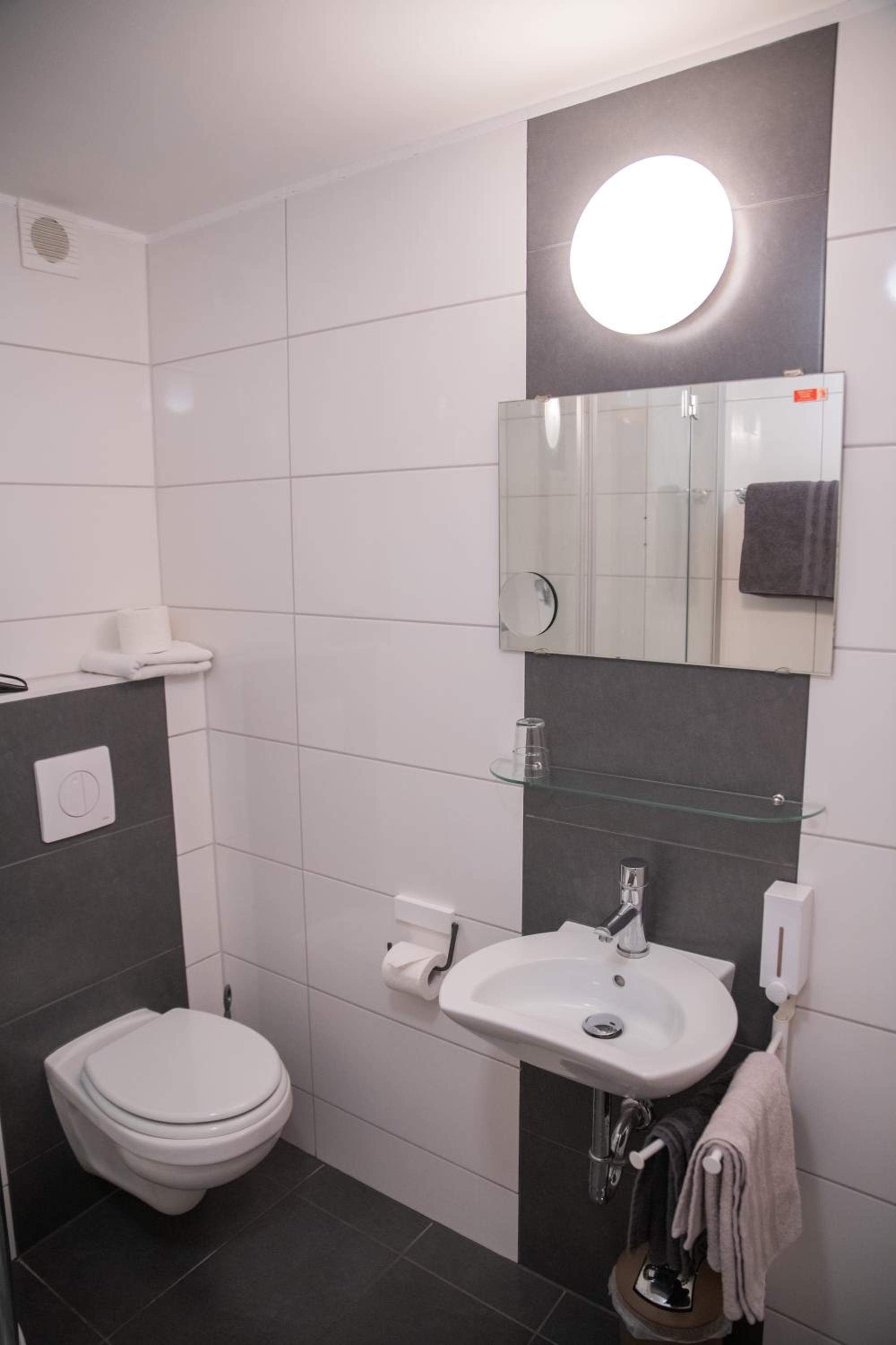 Double Room - Photo 6