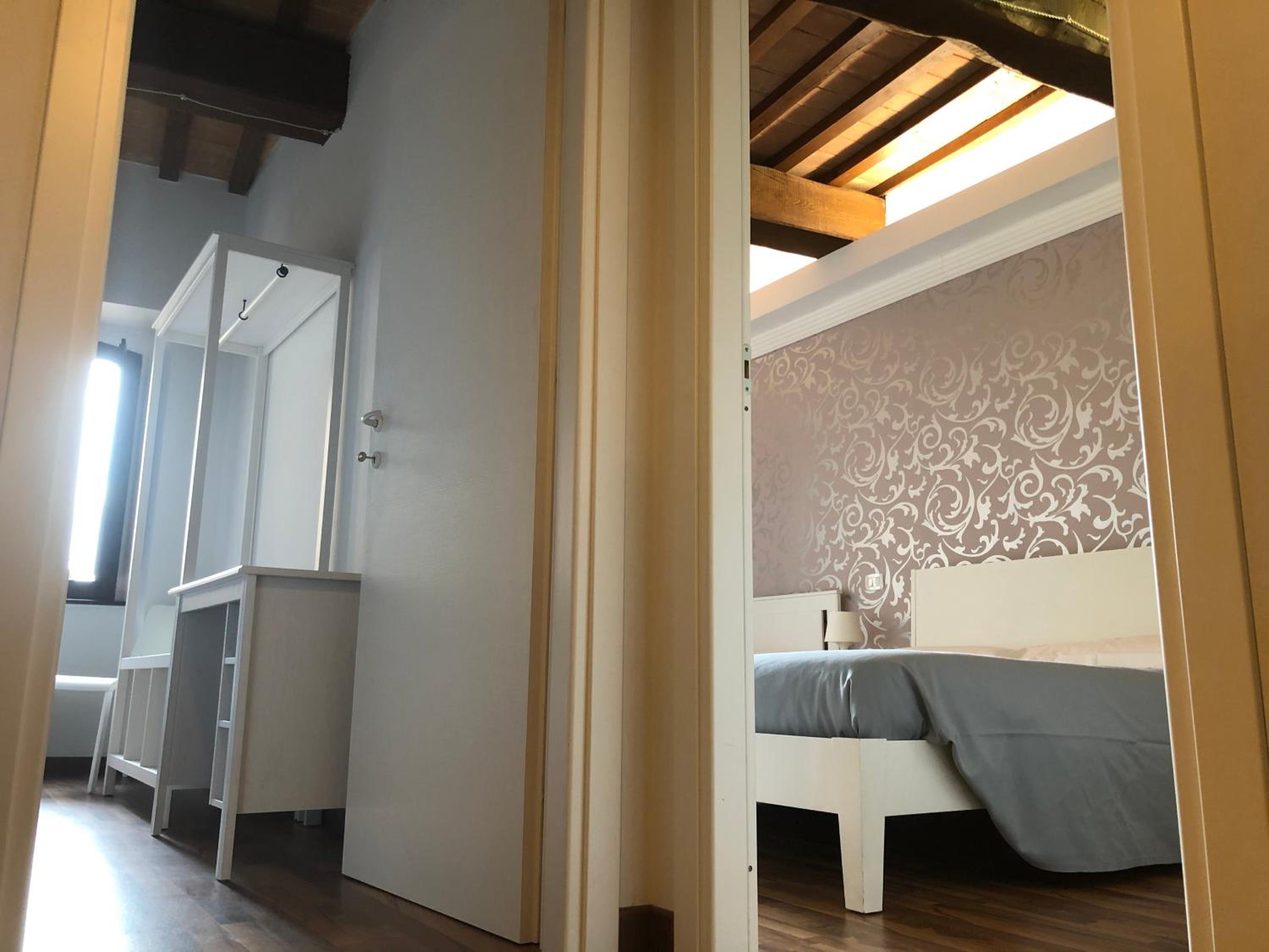 Two-Bedroom House - Photo 2