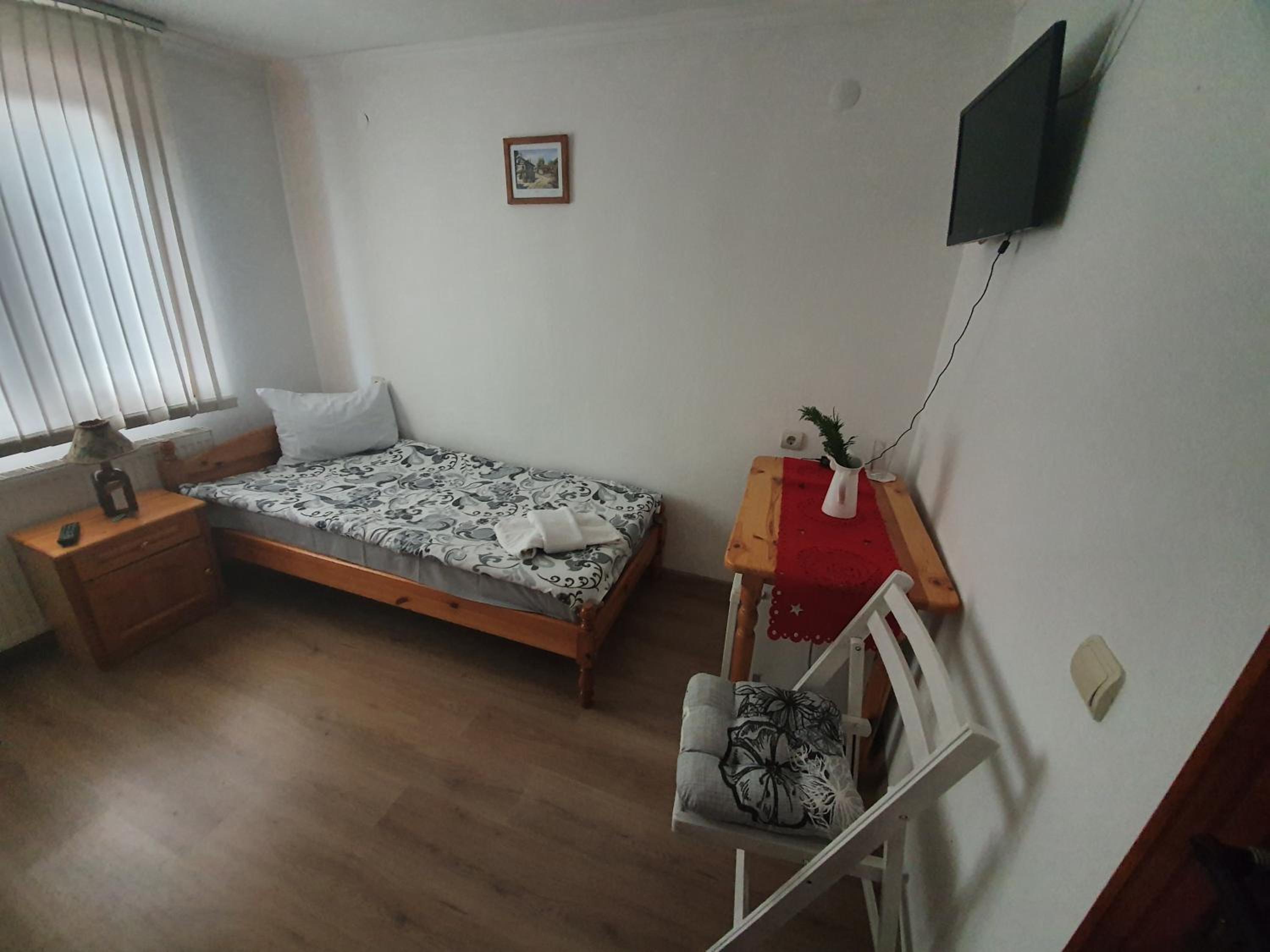 Single Room with Bathroom photo 3