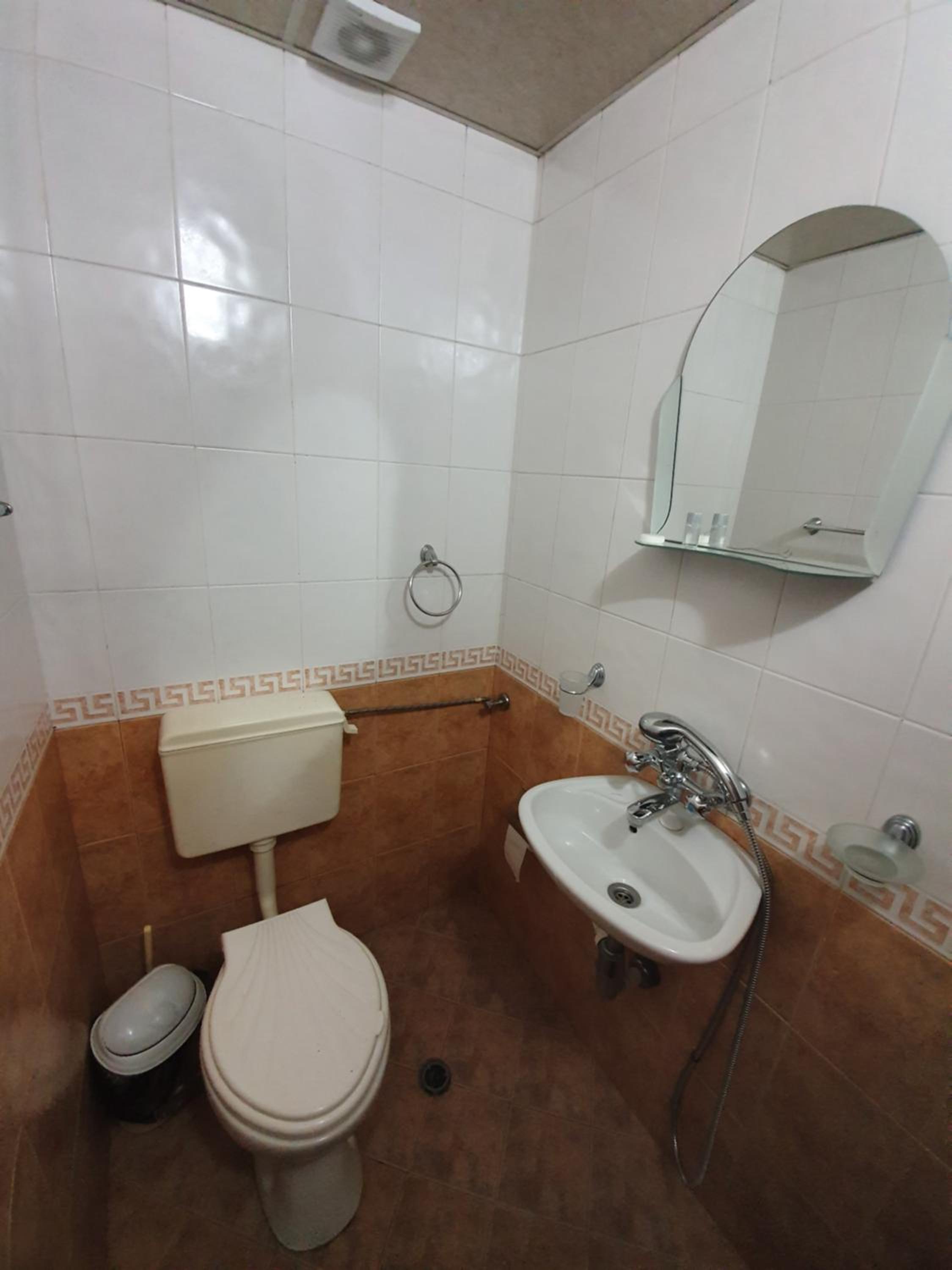 Single Room with Bathroom photo 2