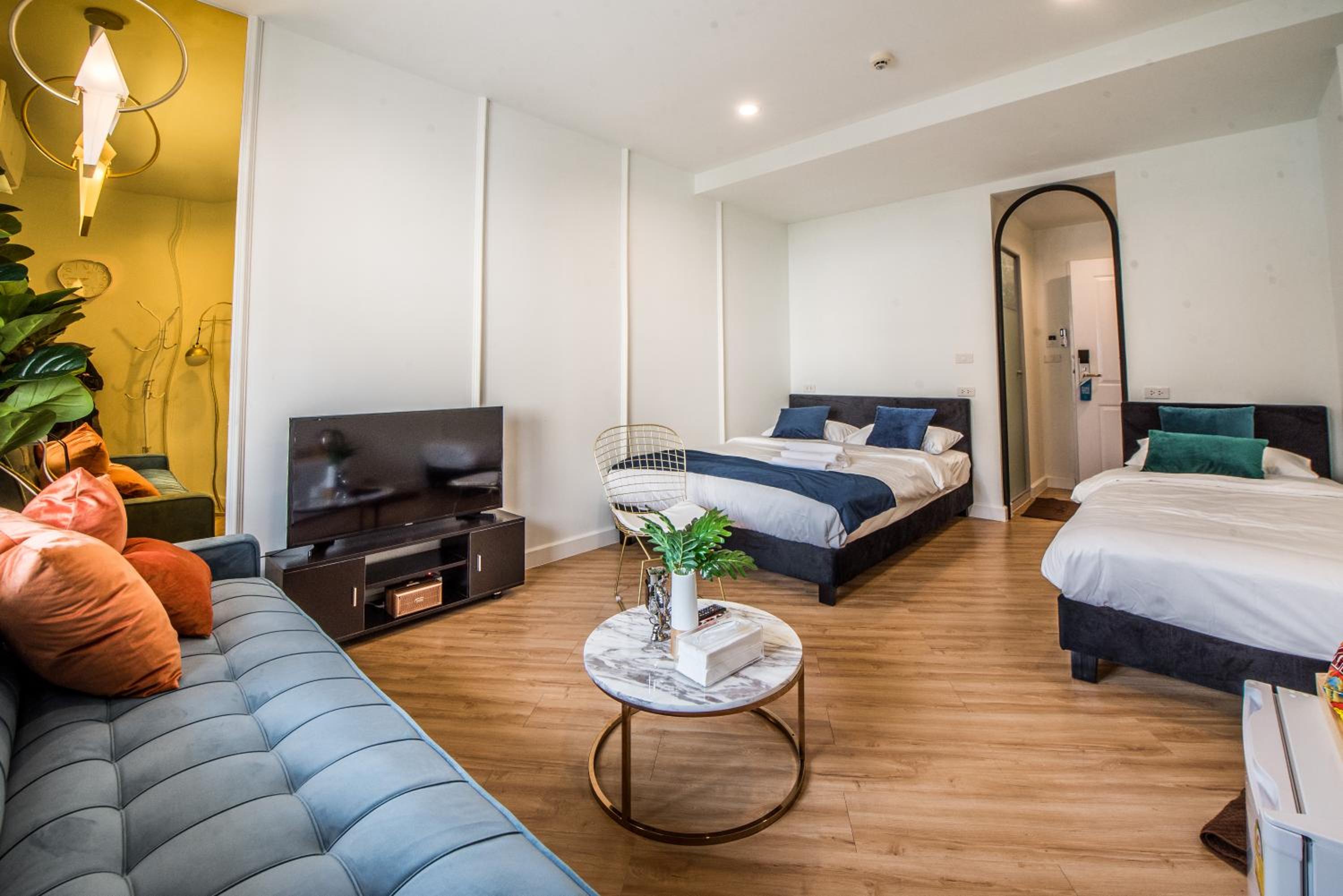 Deluxe Double Room with Balcony photo 2