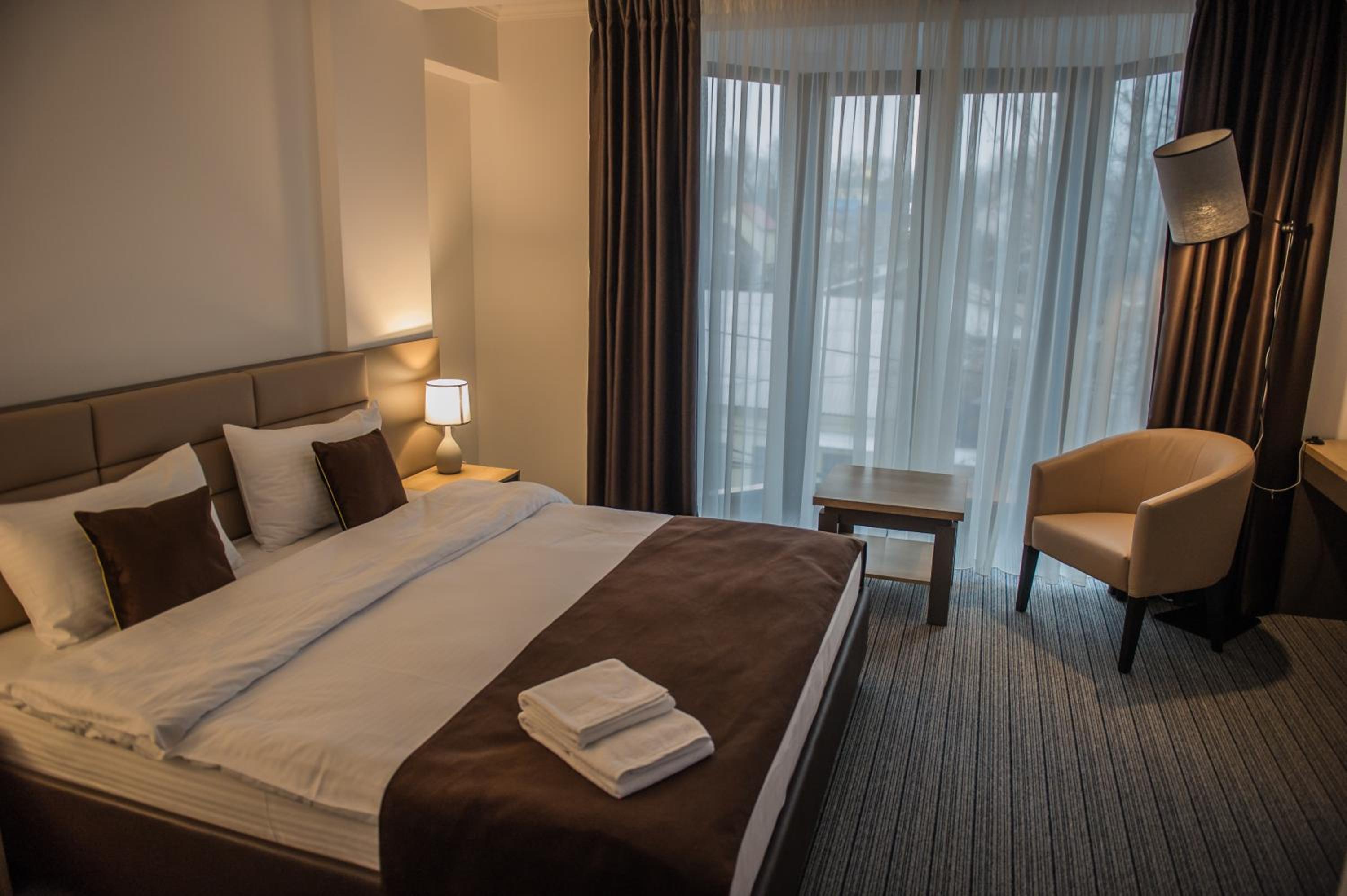 Standard King Room - Photo 3