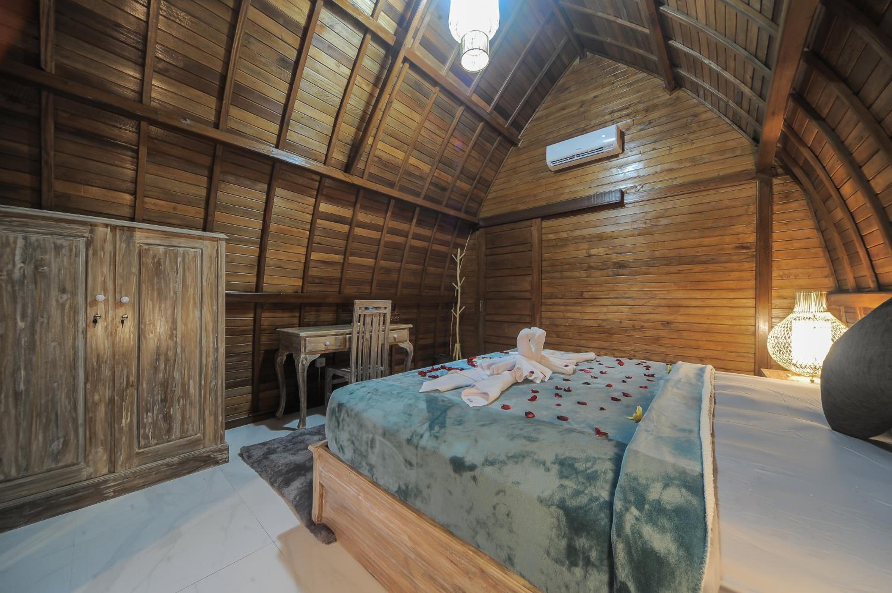 Deluxe King Room - Photo 31