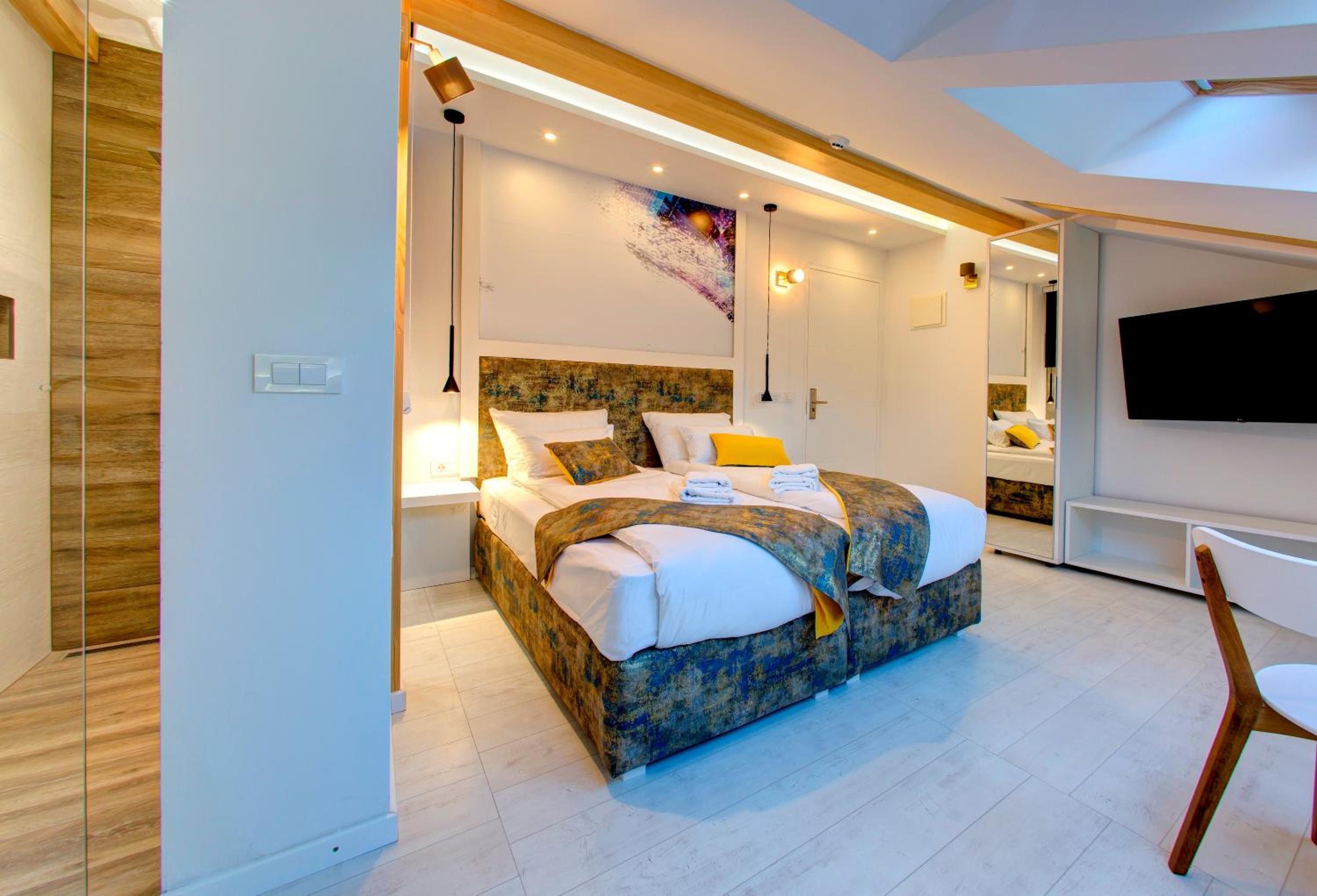 Deluxe Double or Twin Room with Mountain View