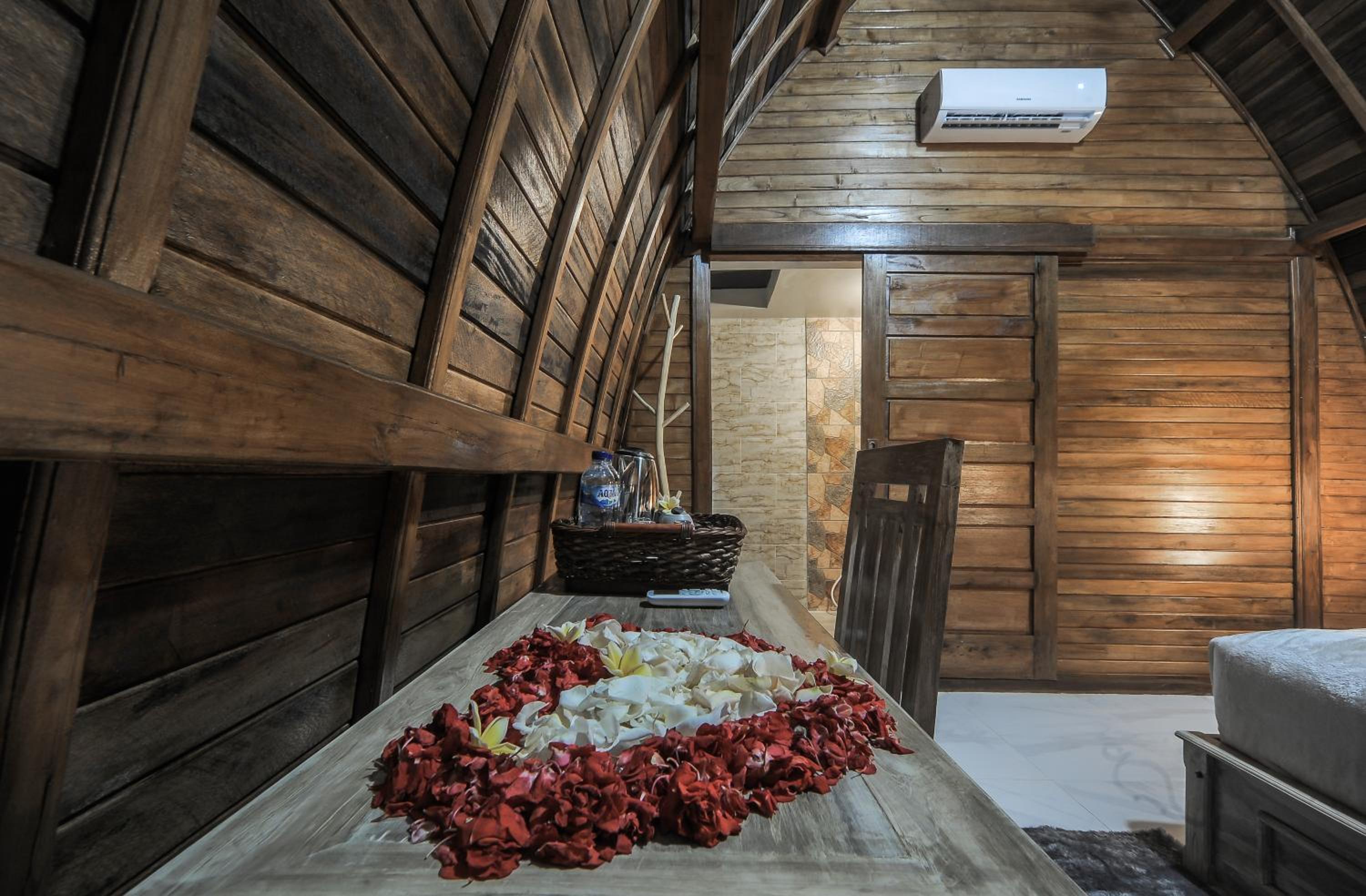 Deluxe King Room - Photo 26