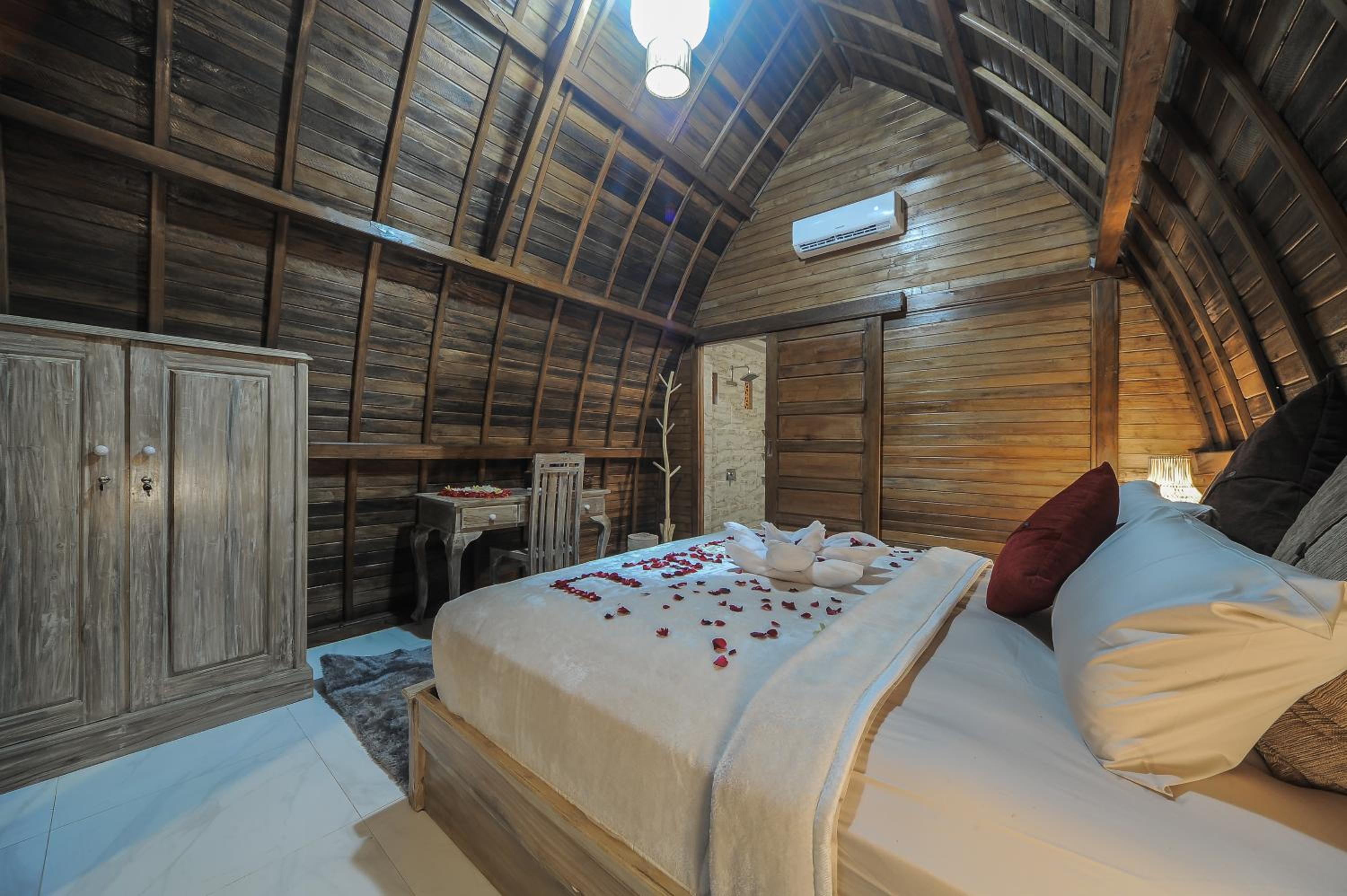 Deluxe King Room - Photo 39