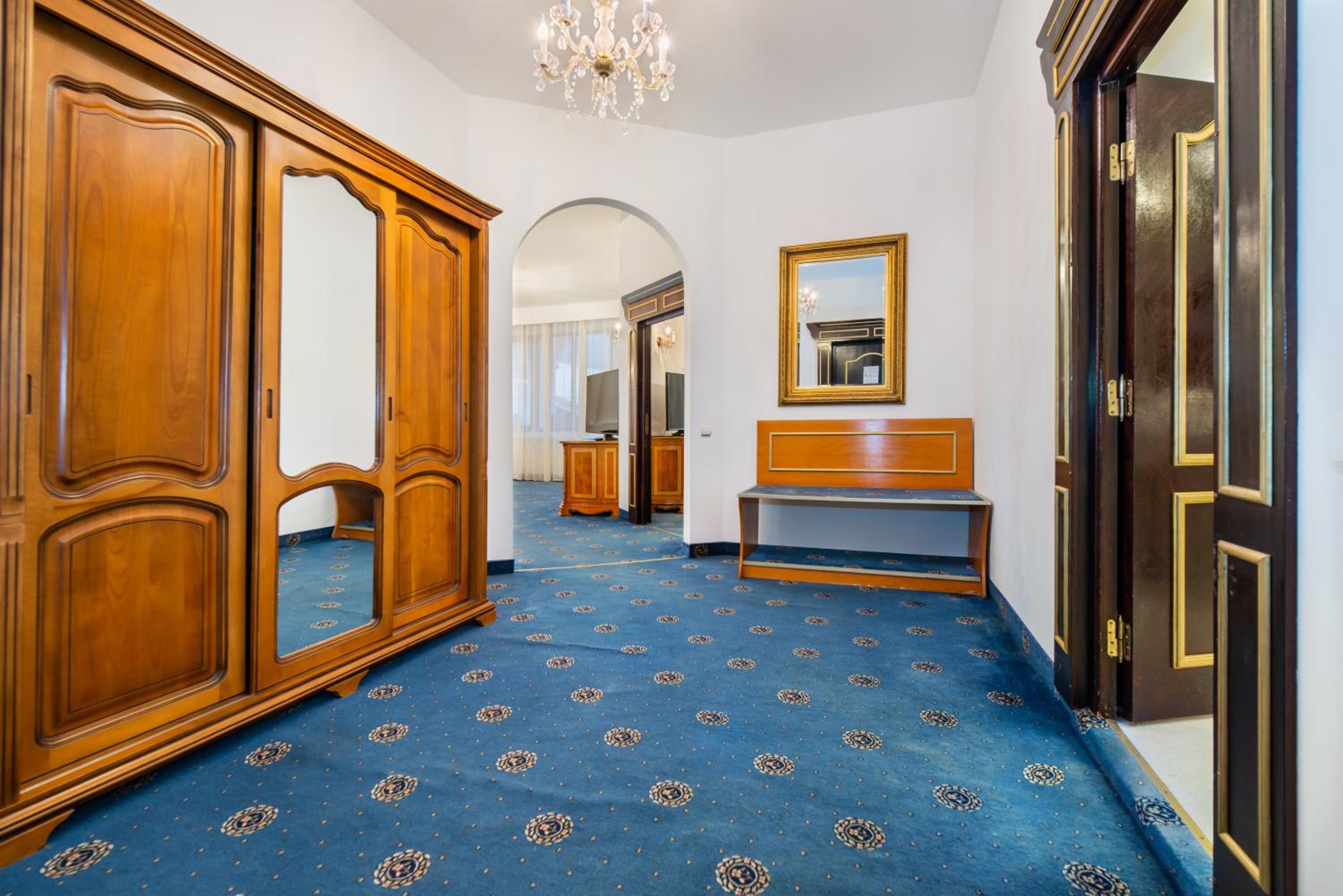 Premier Suite with Balcony photo 3