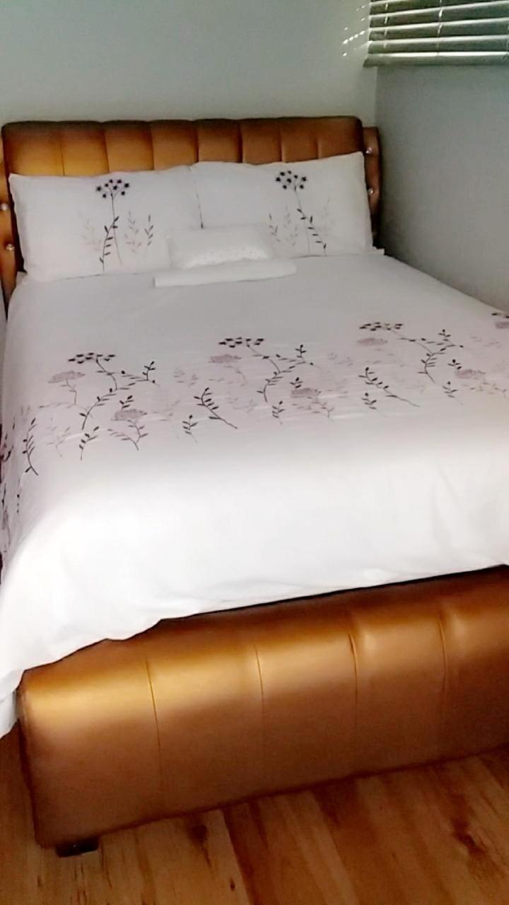 Deluxe Double Room with Shower - Photo 4