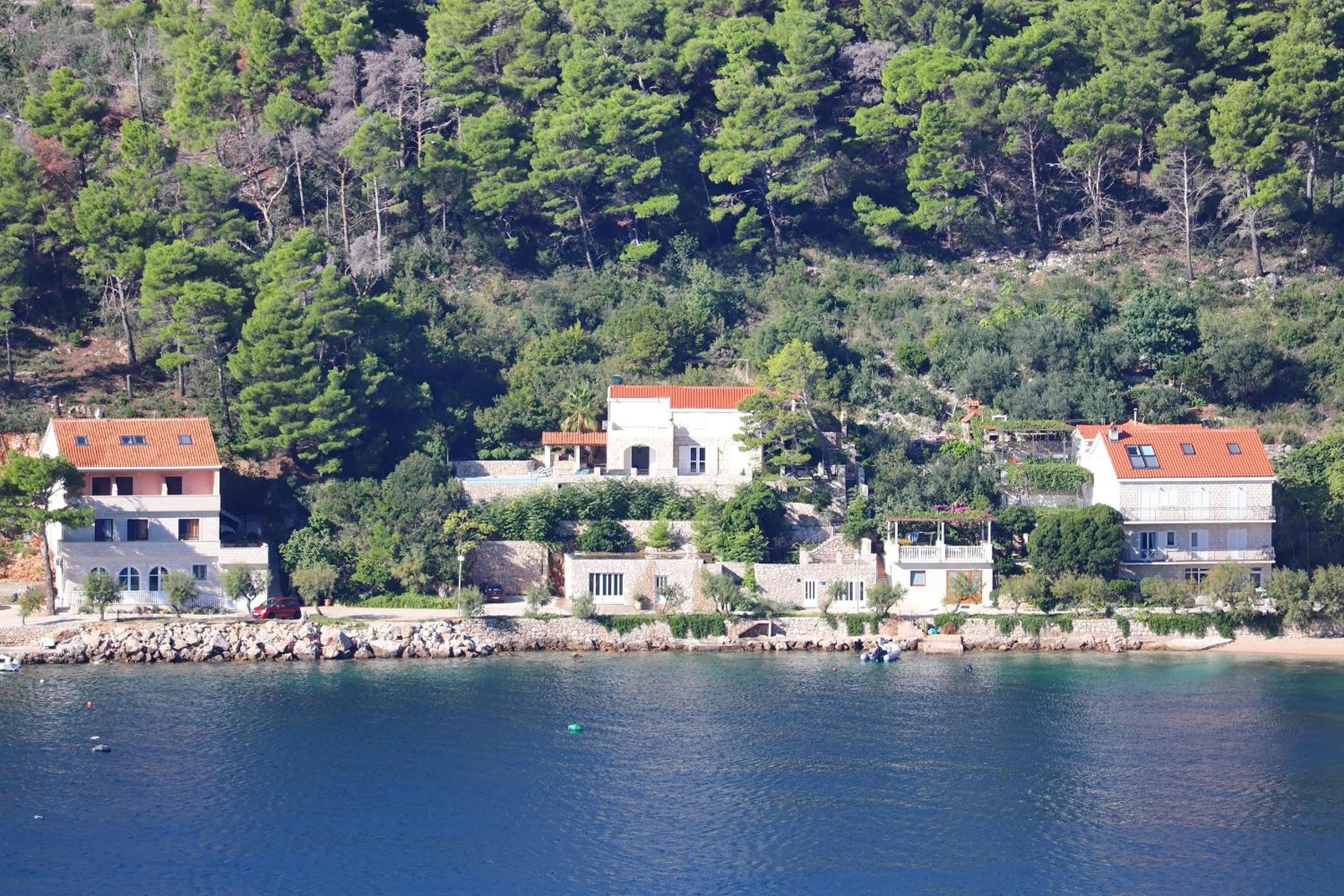 Villa photo 2