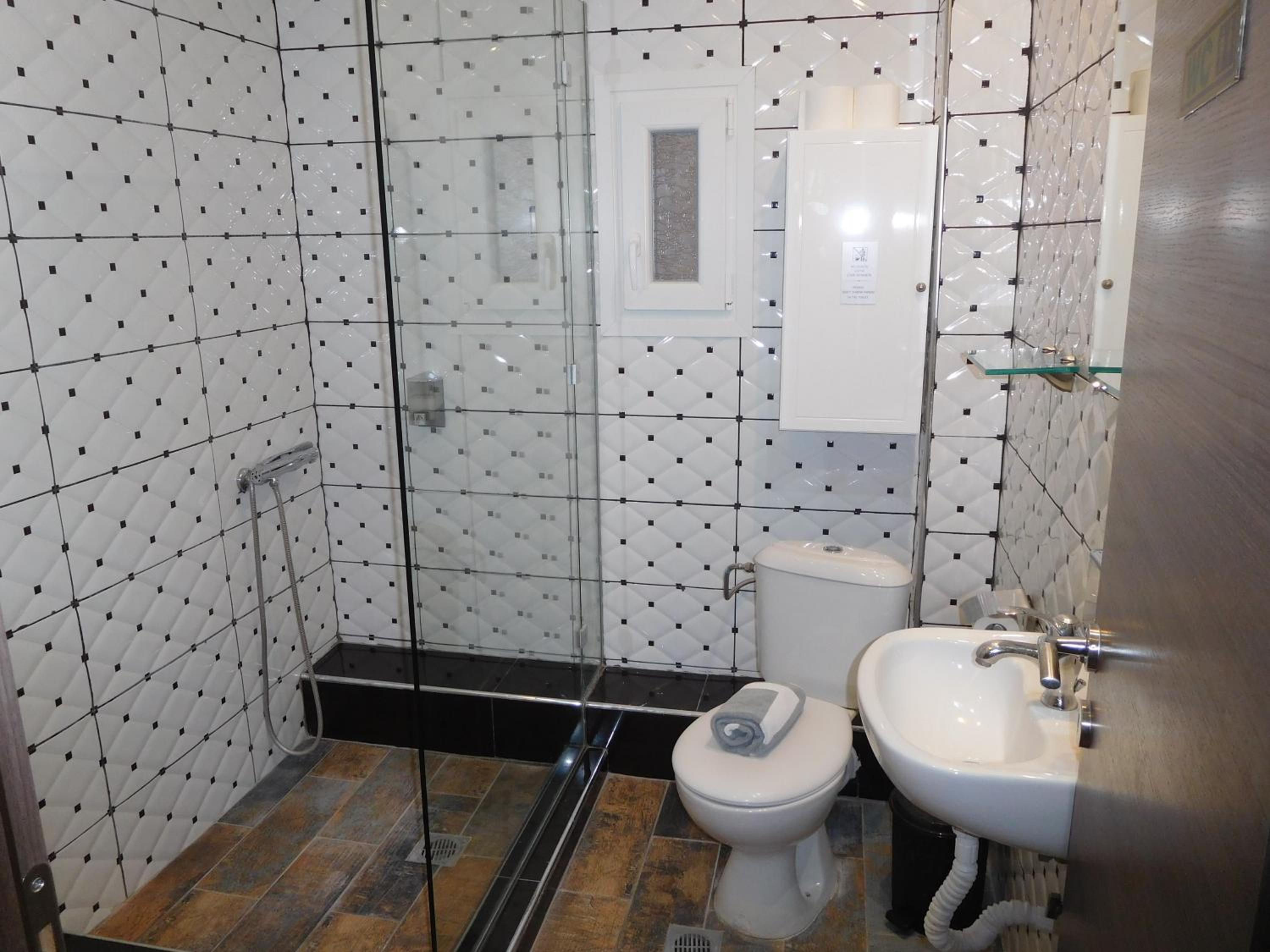 Studio with Spa Bath - Photo 2