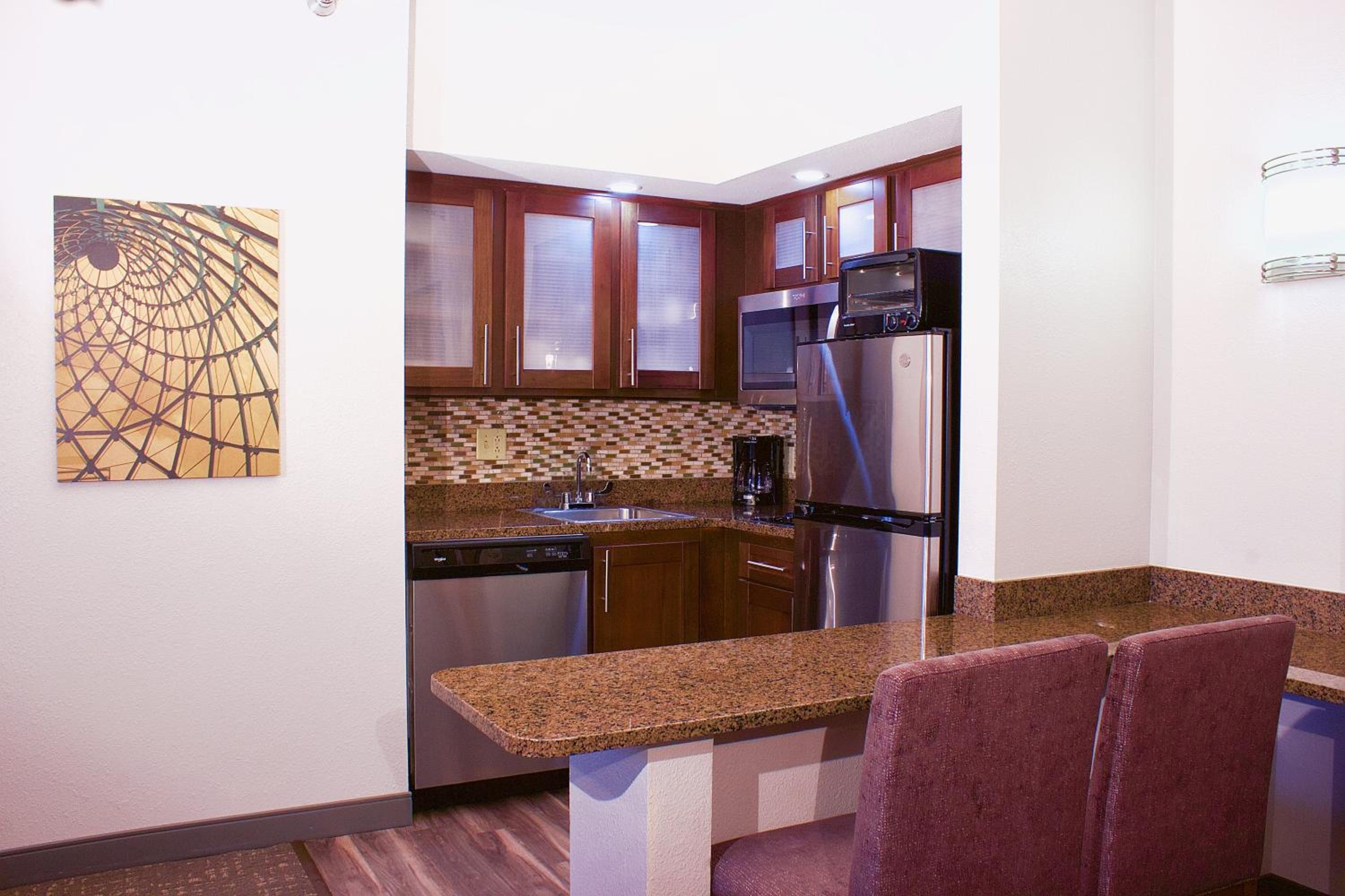 One-Bedroom King Suite - Non-Smoking - Photo 7