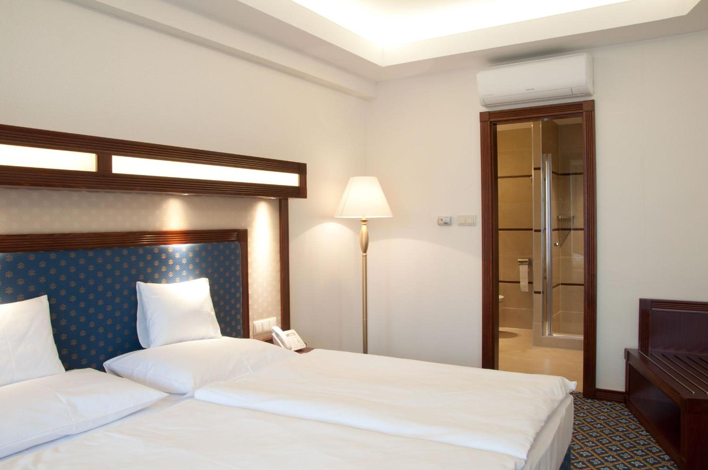 Executive Suite - Photo 1