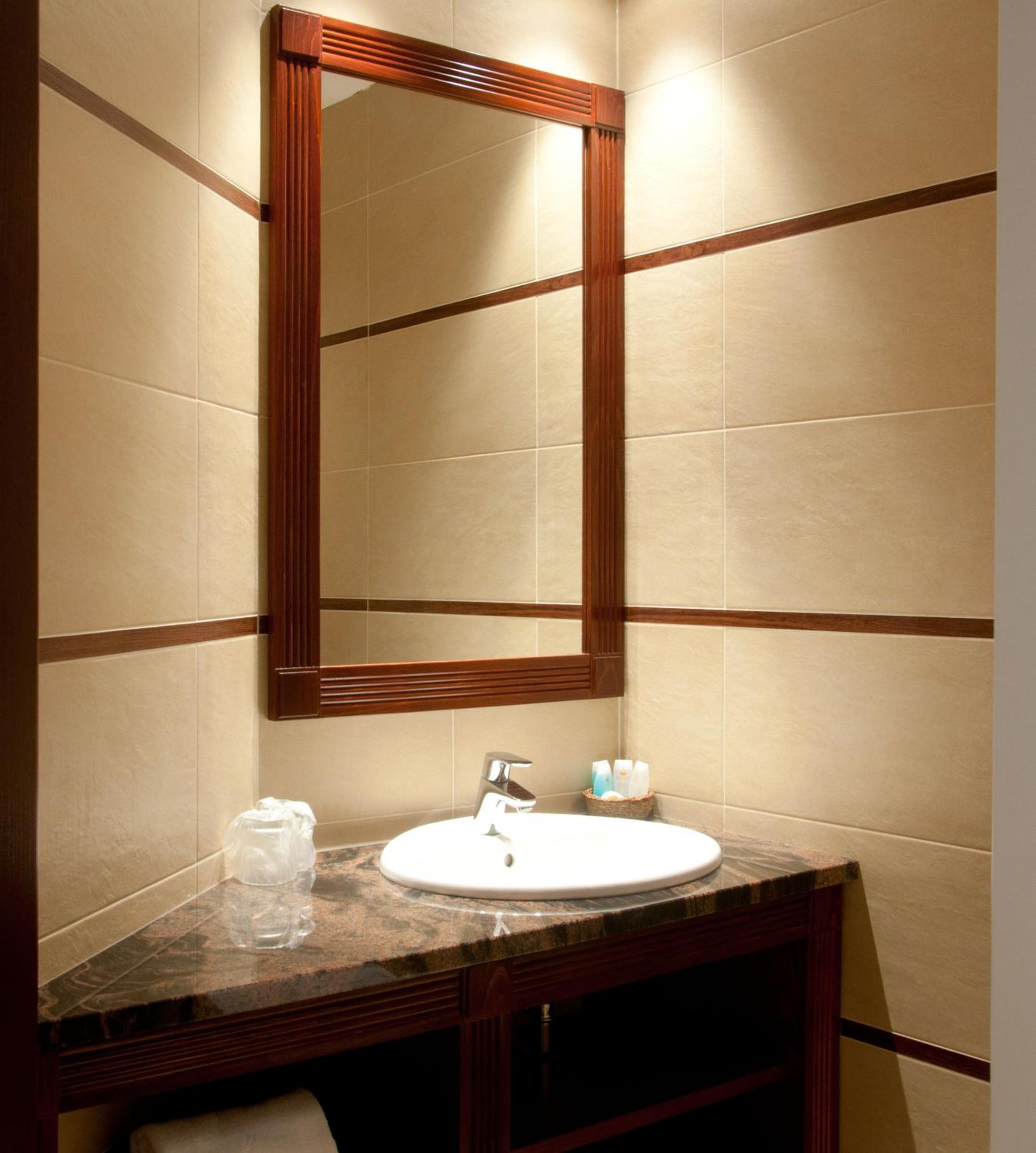 Executive Suite - Photo 2