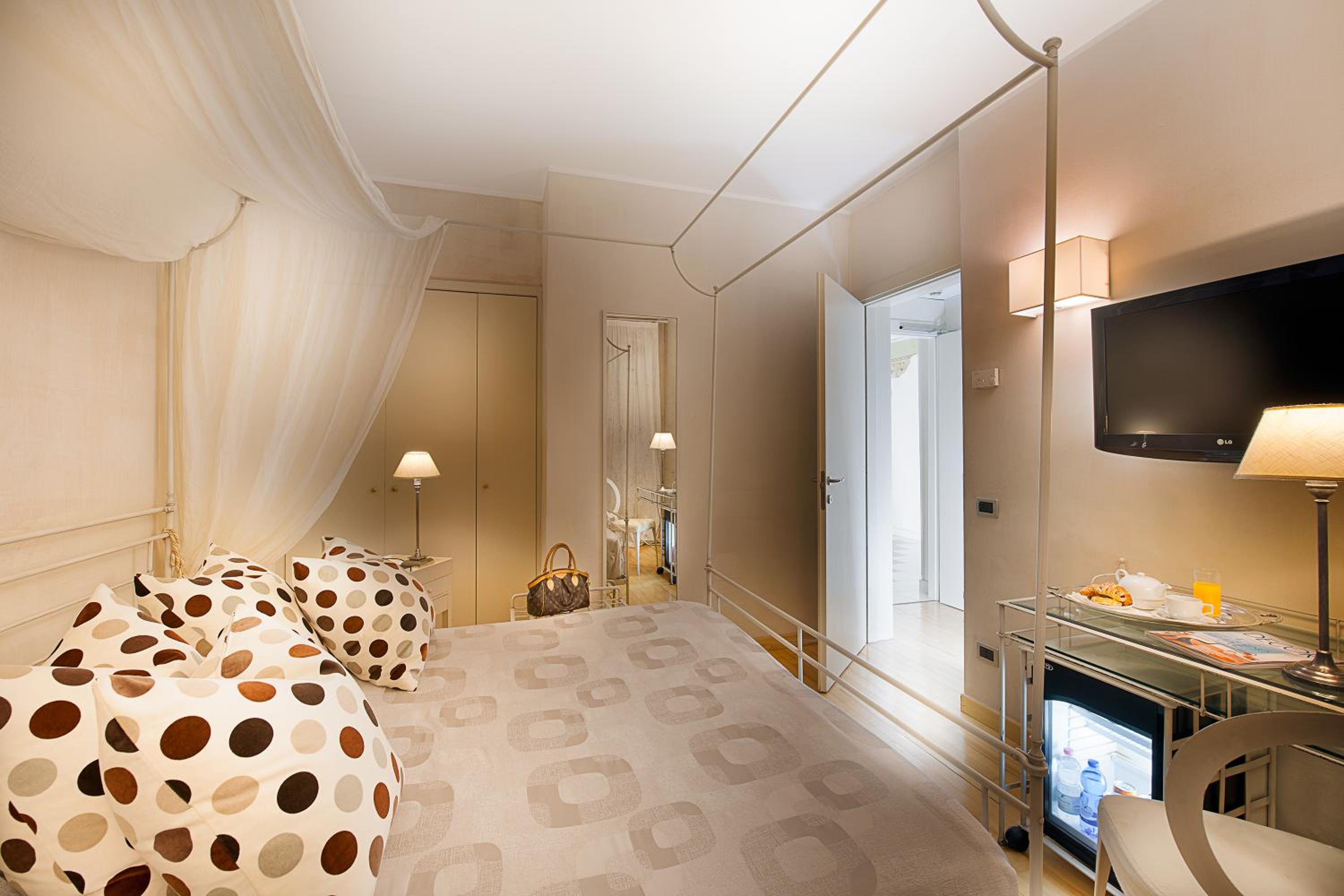 Quadruple Room - Photo 1