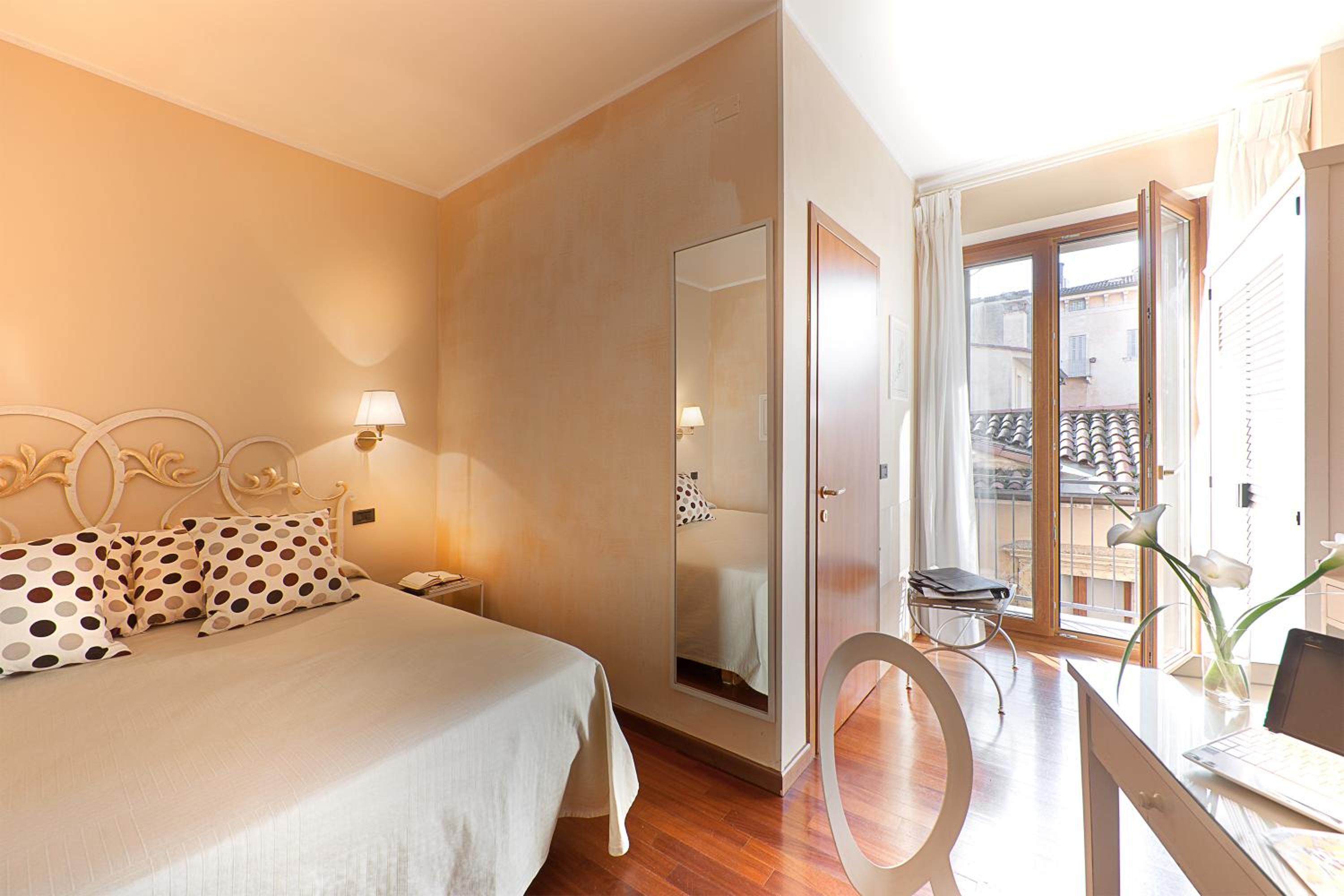Double Room - Photo 6