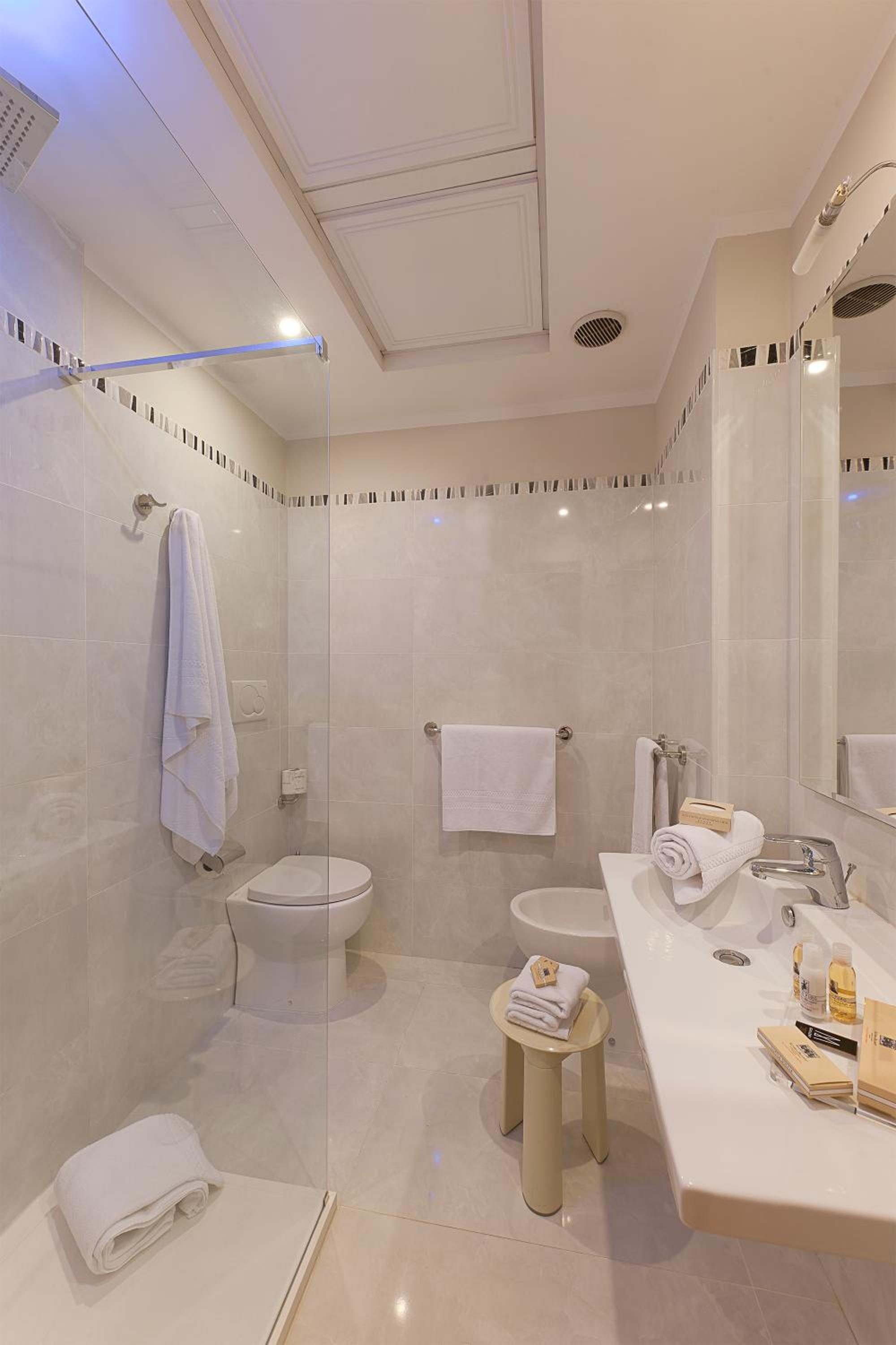 Double Room - Photo 4