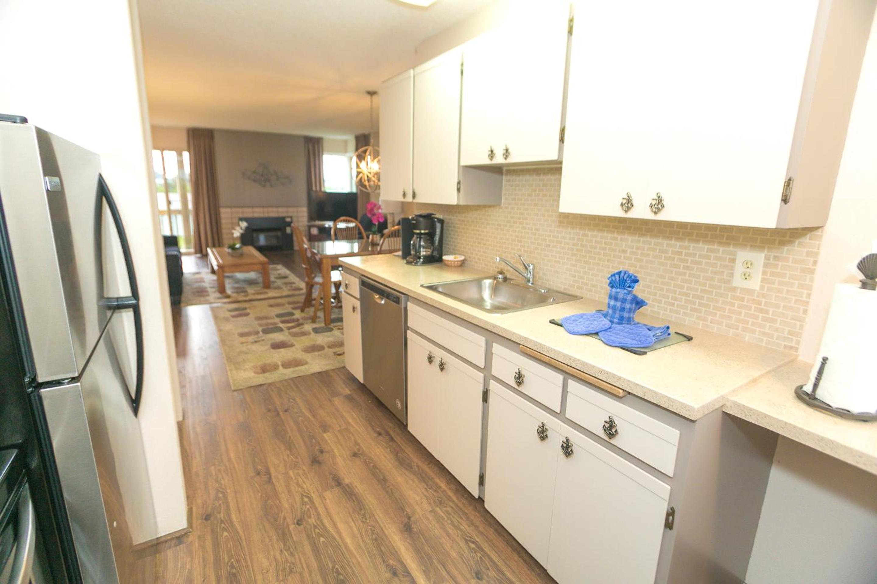 Two-Bedroom Wing King Suite - Second Floor - Pet Friendly, photo 6