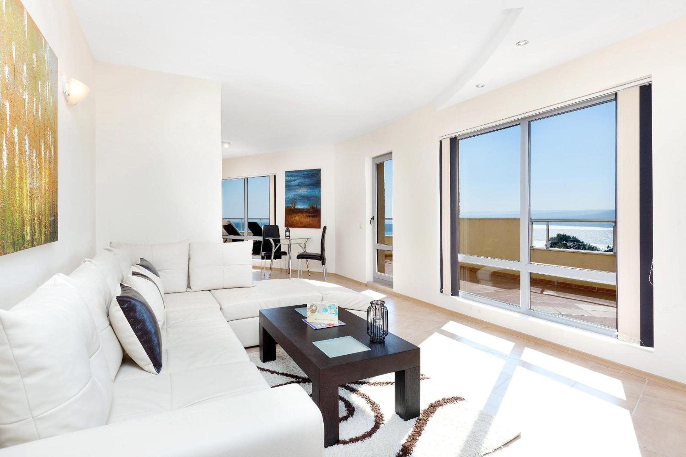 Large Two-Bedroom Apartment - Penthouse photo 3