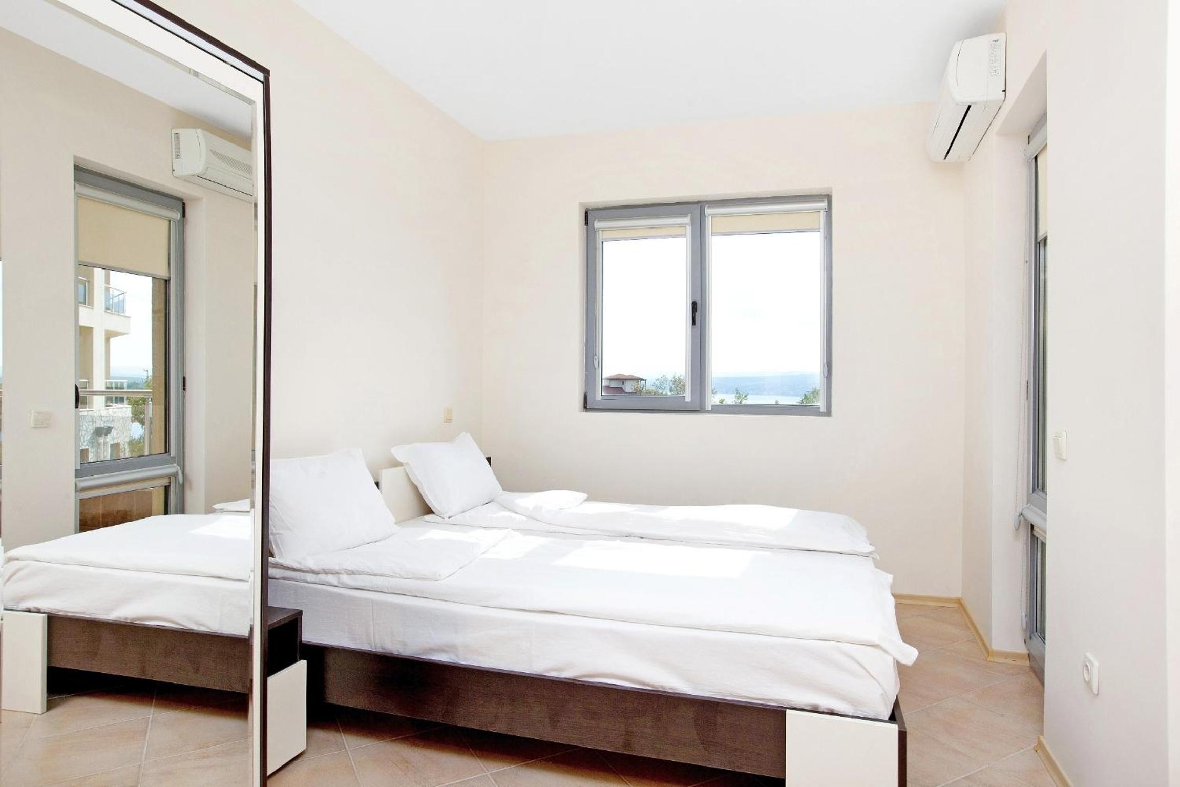 Two-Bedroom Apartment with Balcony photo 3
