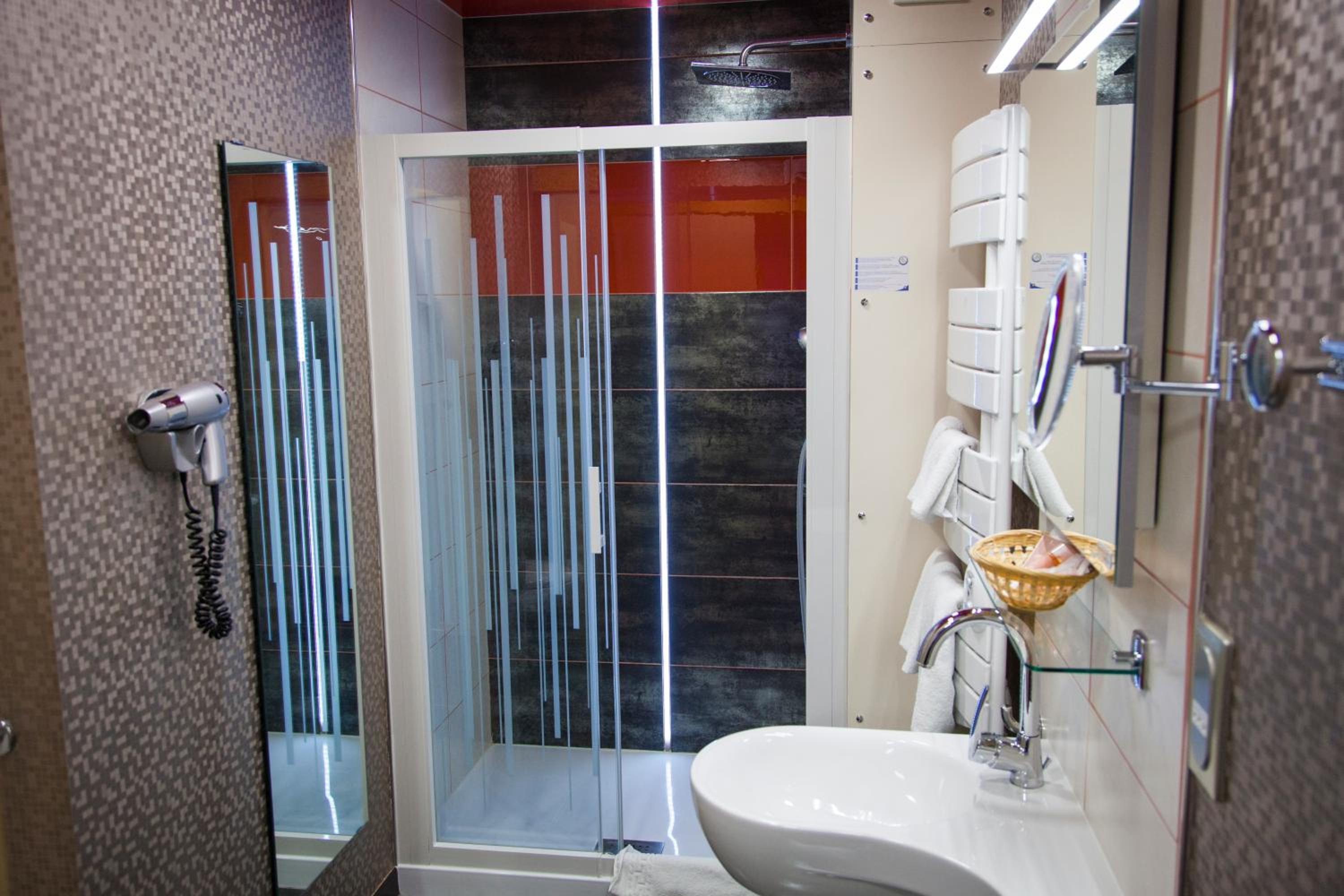 Double Room - Photo 10