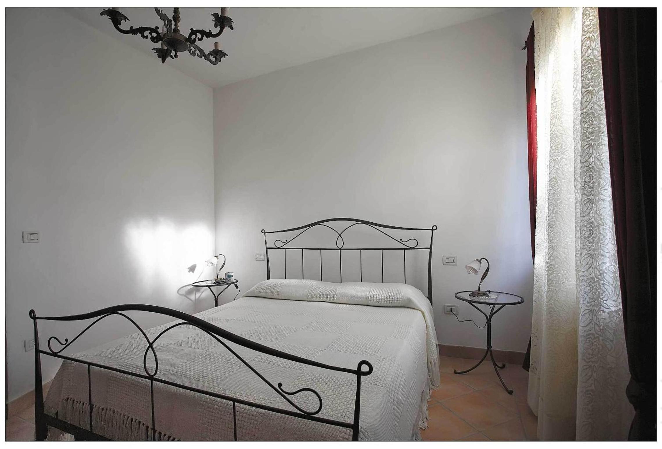 One-Bedroom Apartment - Photo 21