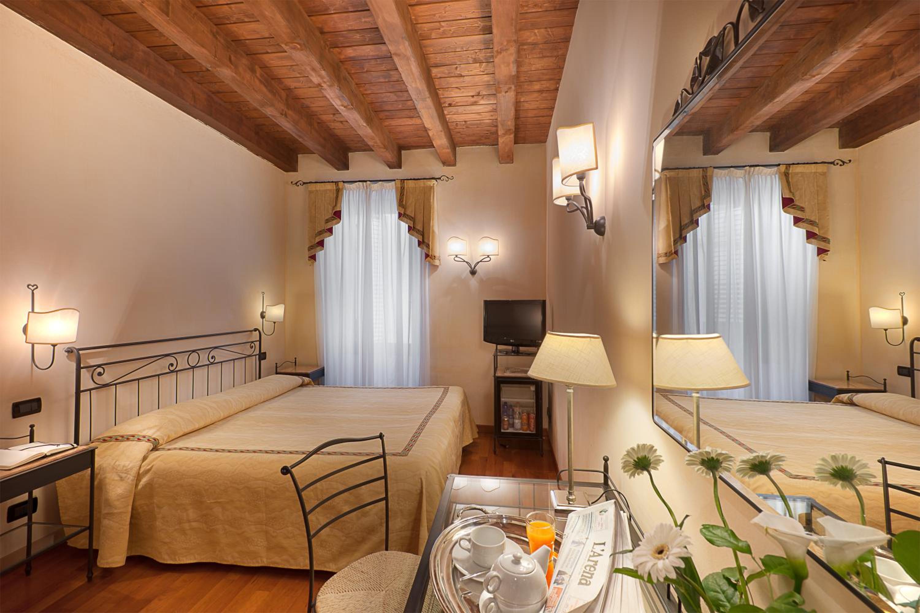 Standard Double or Twin Room - Photo 2