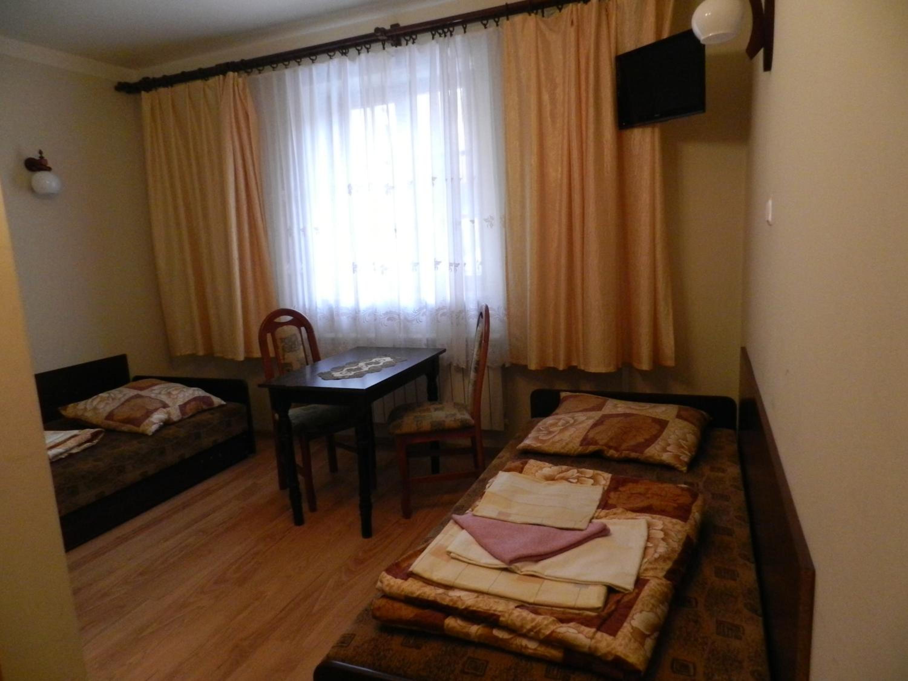 Twin Room - Photo 3