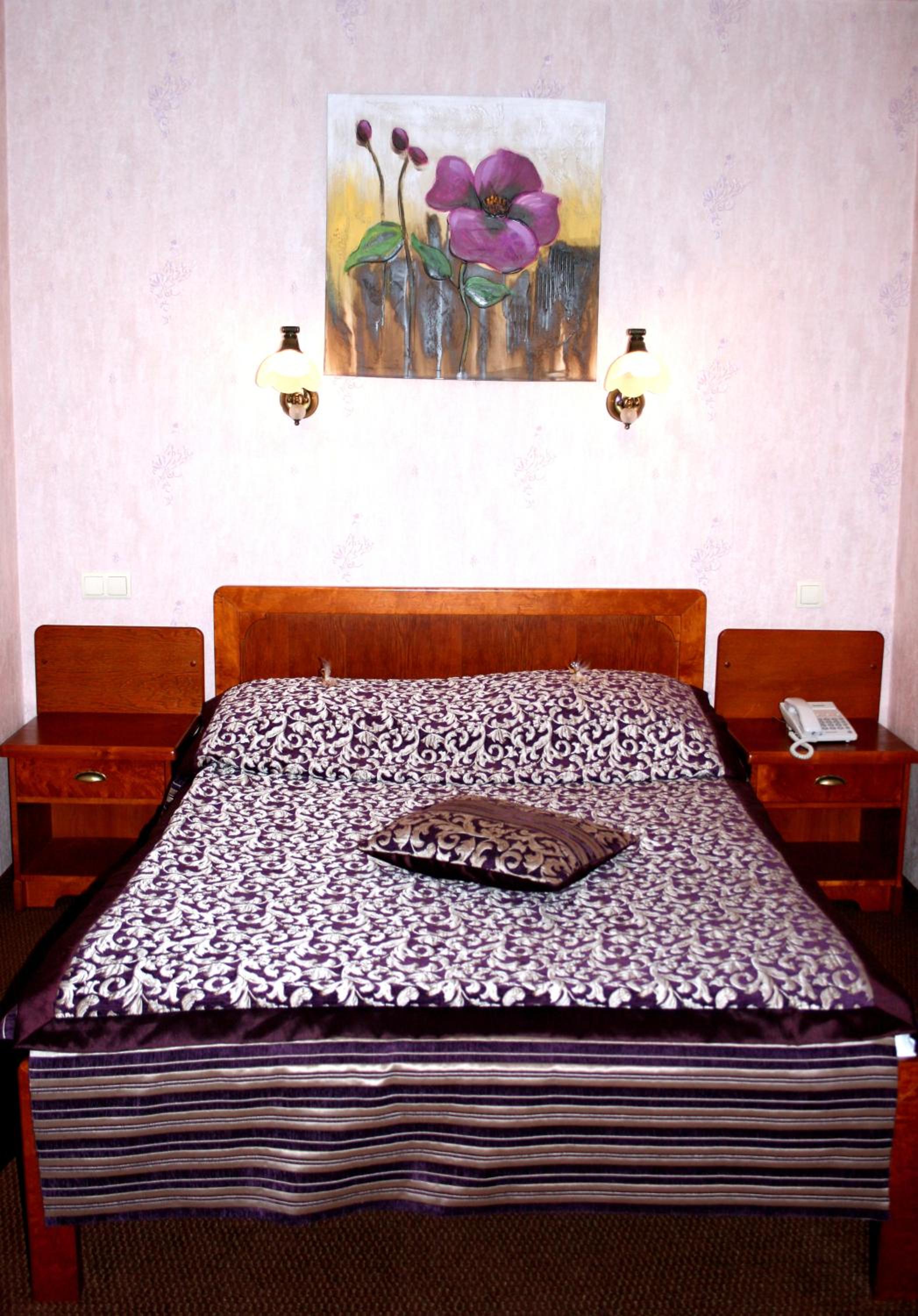 One-Bedroom Suite - Photo 2