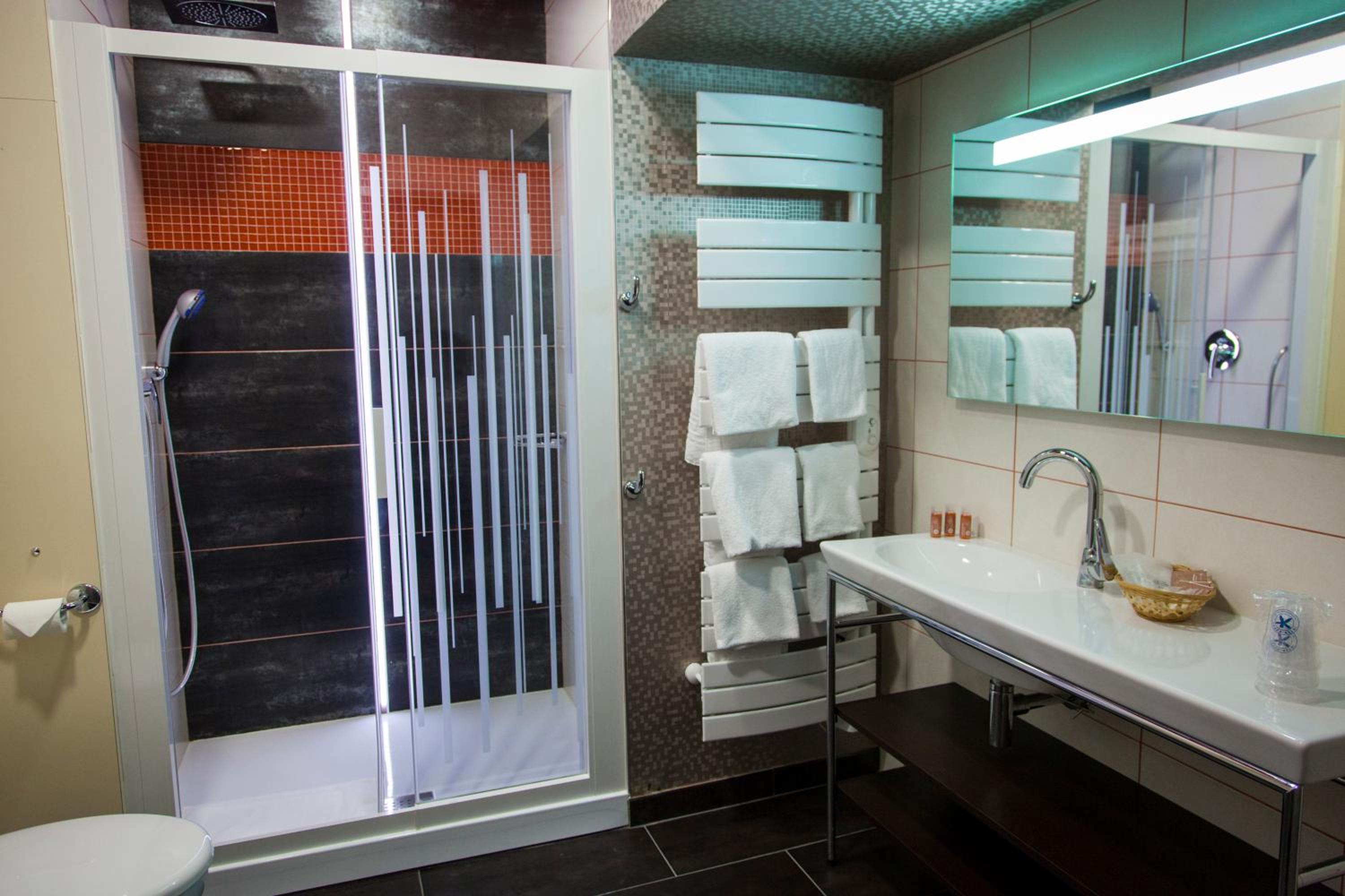 Superior Quadruple Room - Photo 3