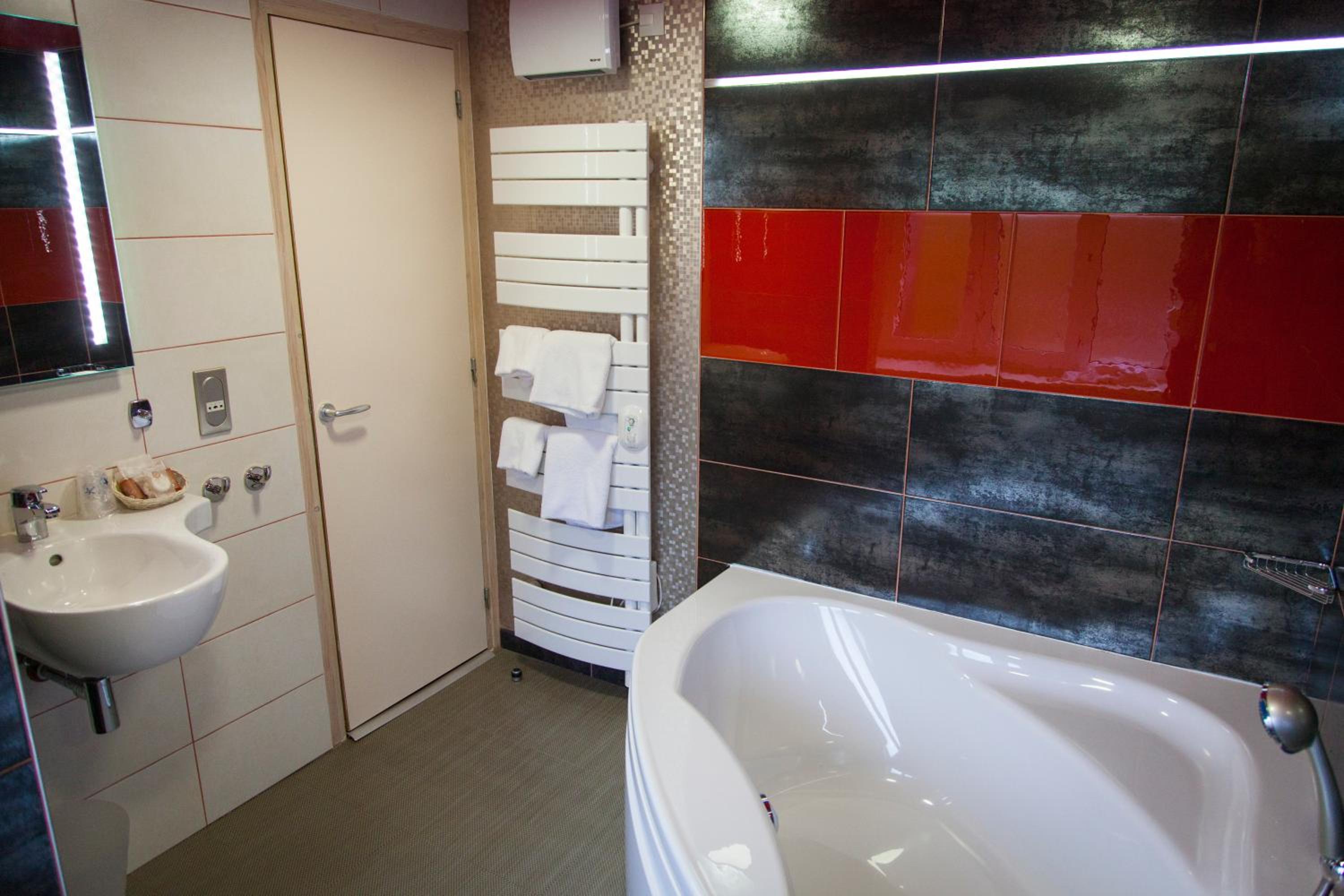 Double Room - Photo 8
