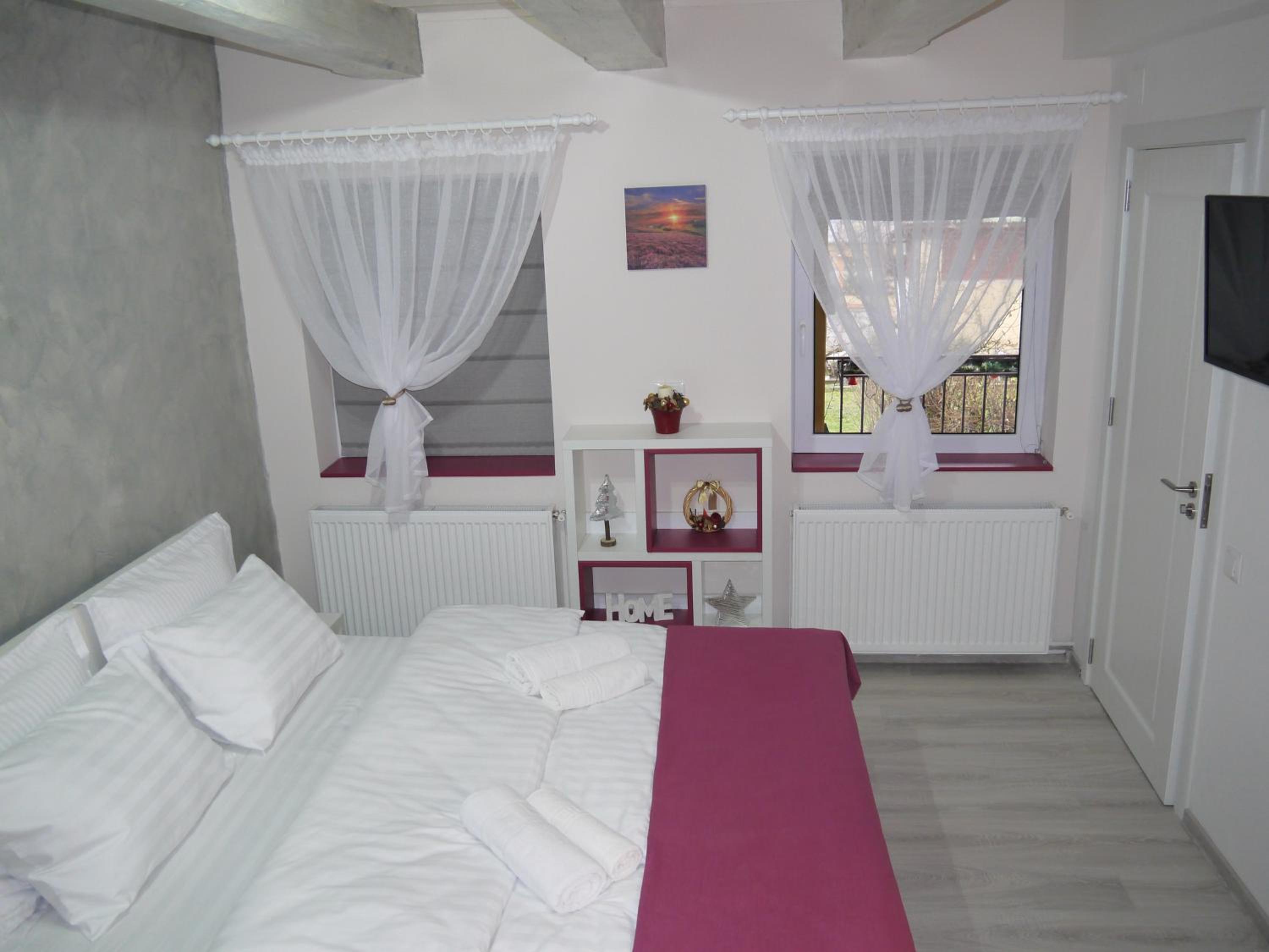 Studio Apartment - Photo 1