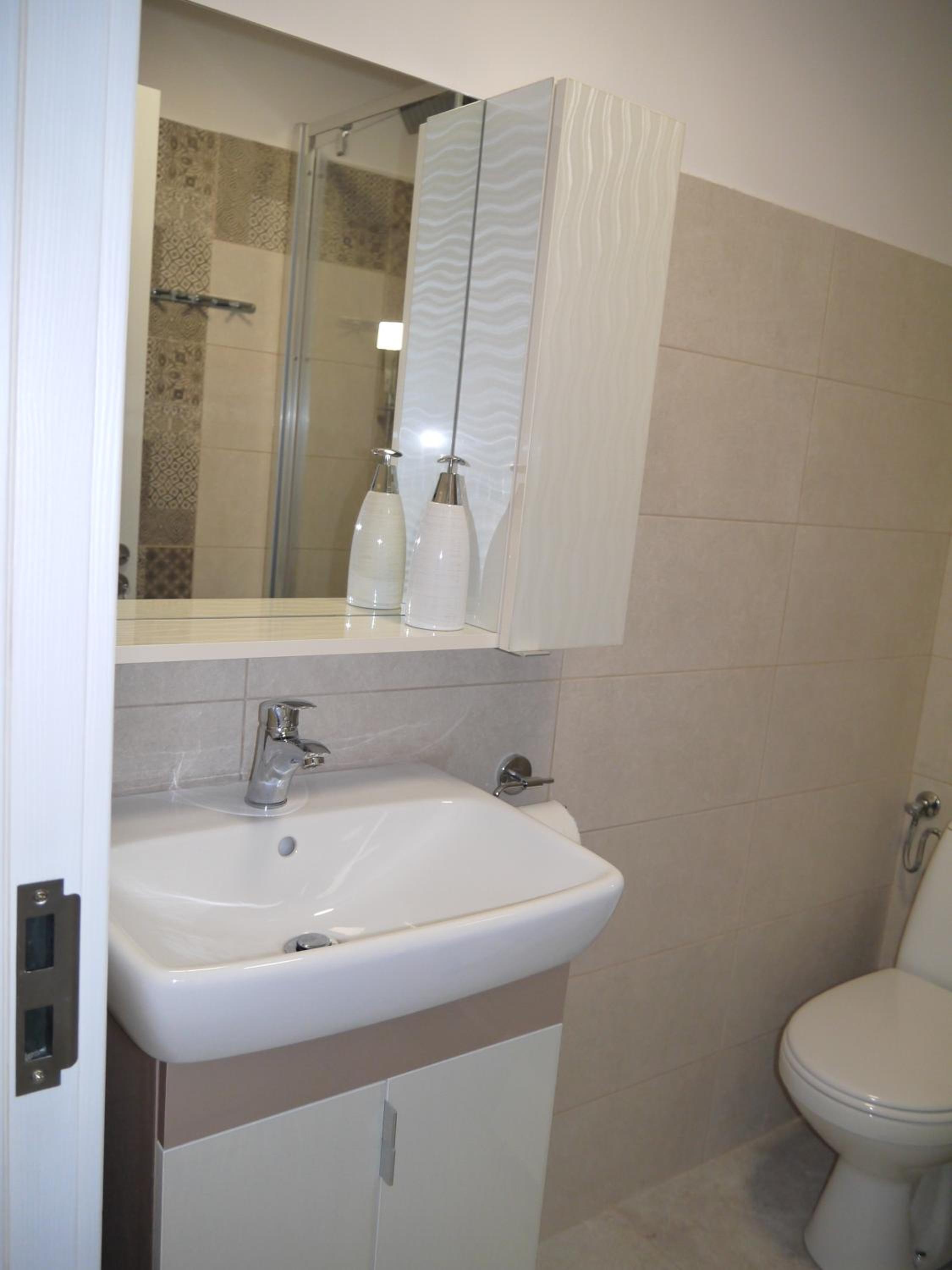Studio Apartment - Photo 4