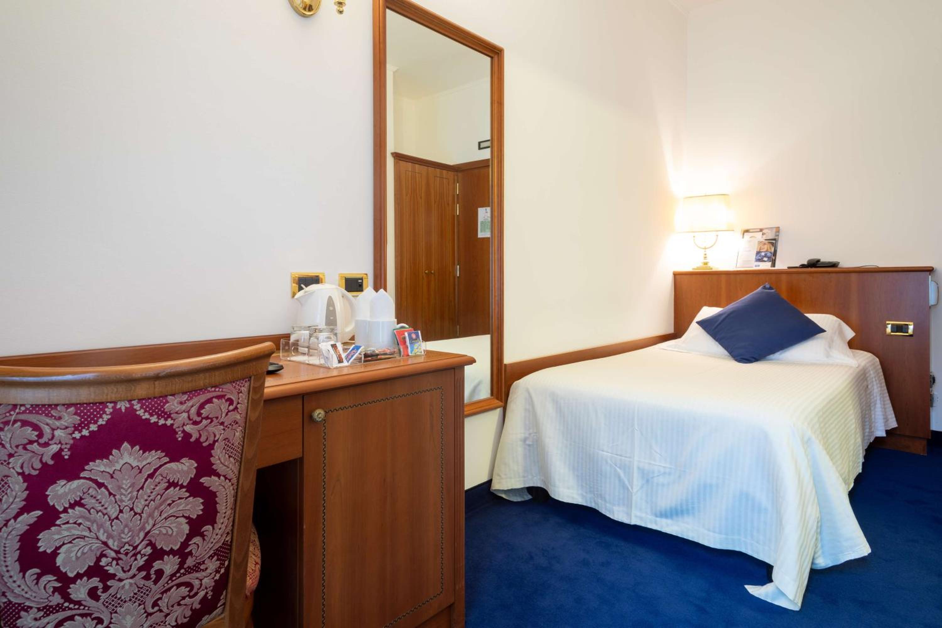 Standard Single Room - Photo 3