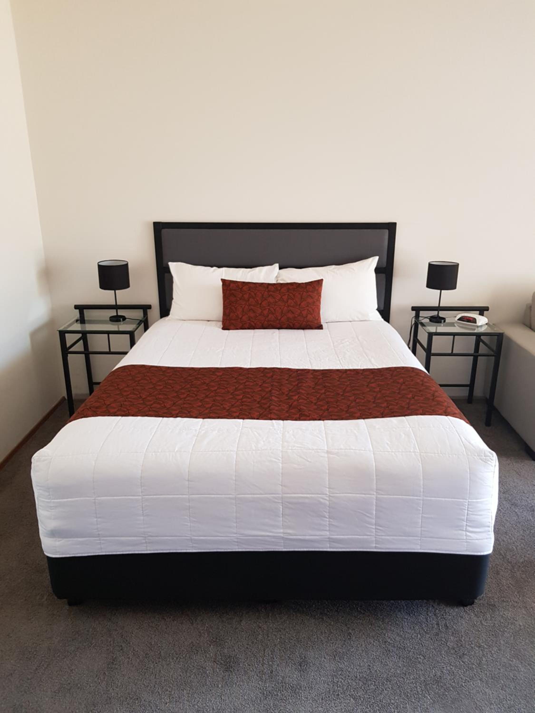 Queen Room photo 2