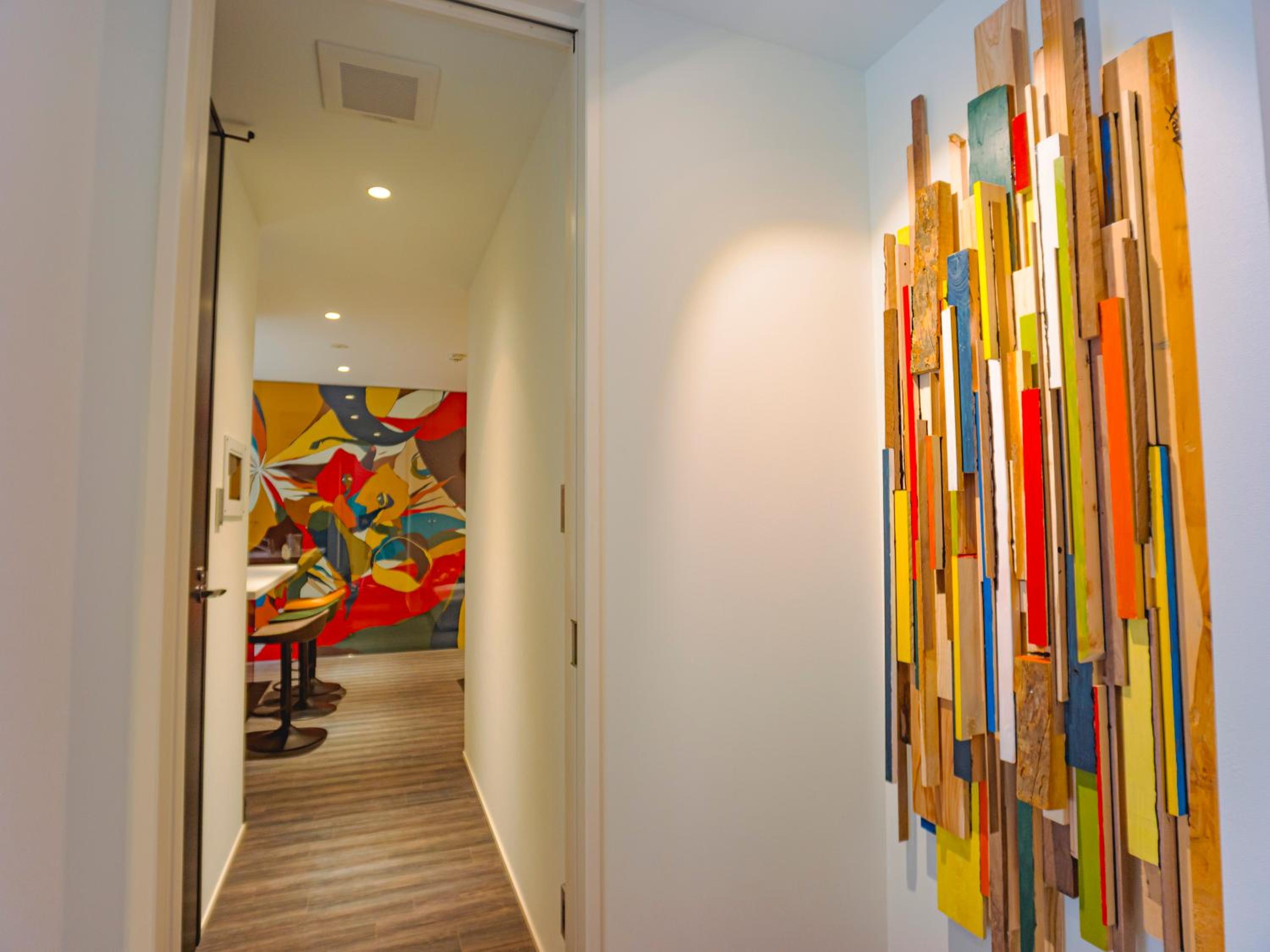 Executive Suite - Photo 16