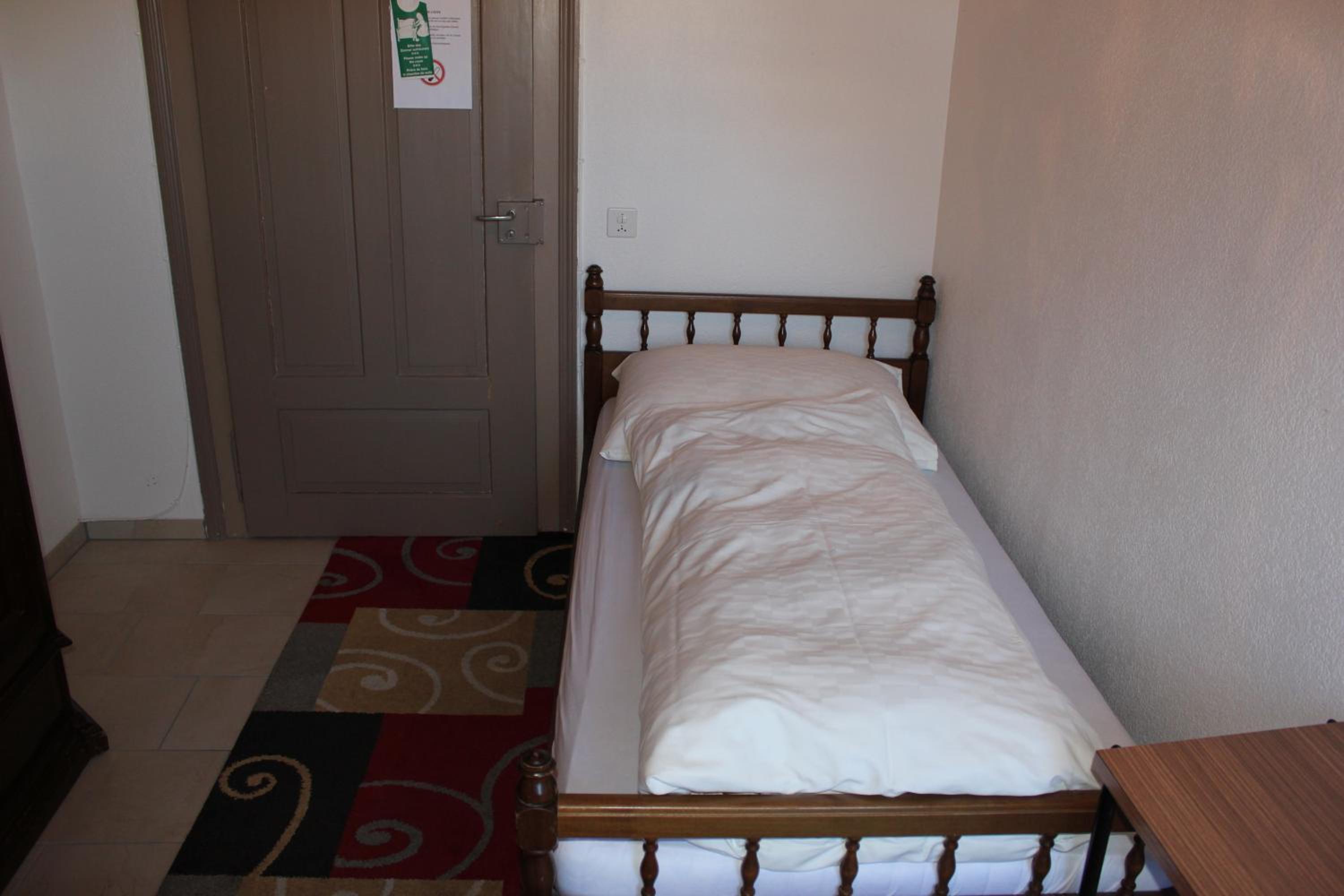 Single Room with Shared Toilet photo 2
