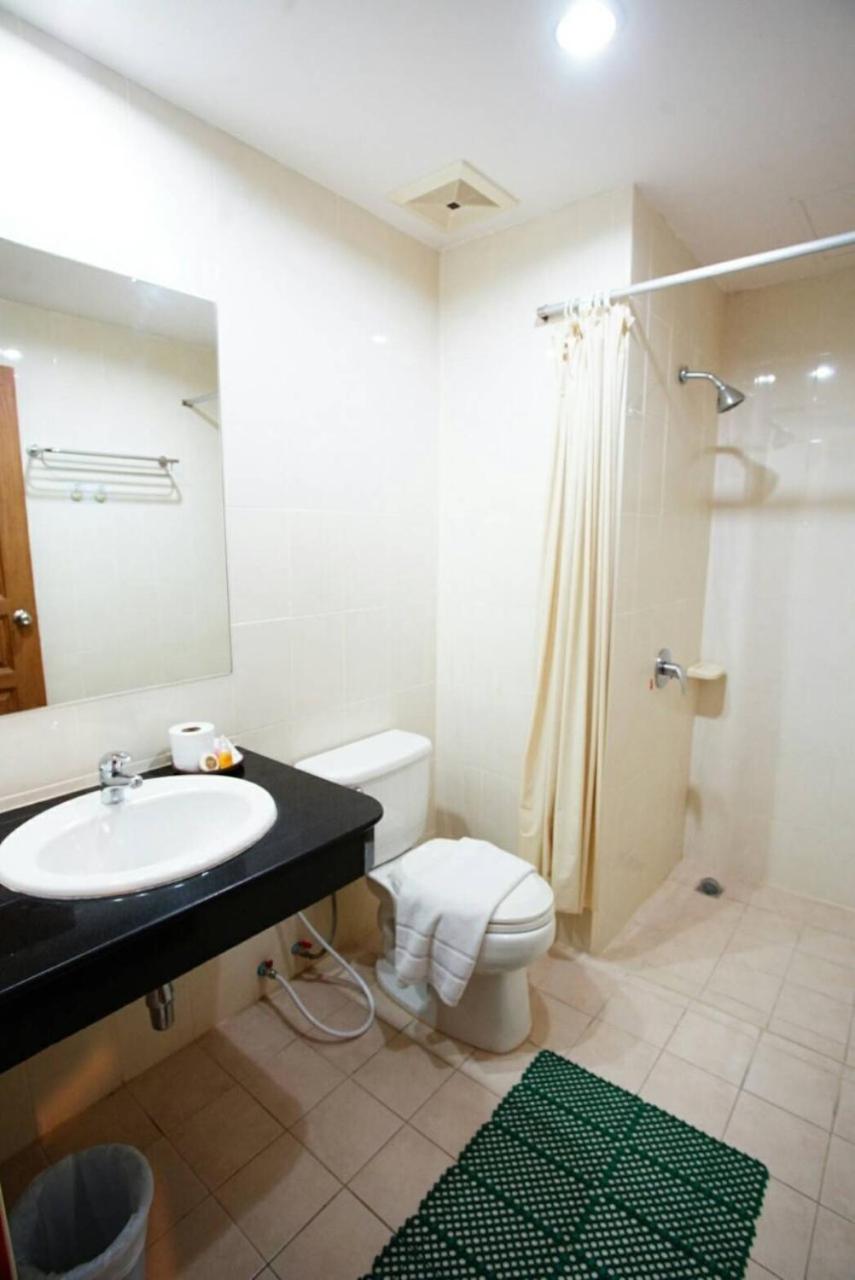Family Suite with Balcony - Photo 6