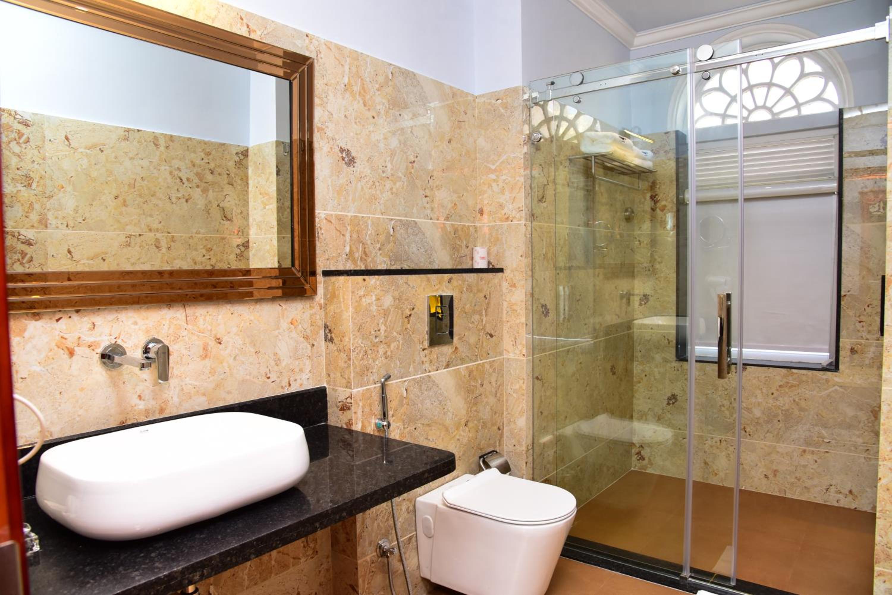 Deluxe Suite - Photo 17
