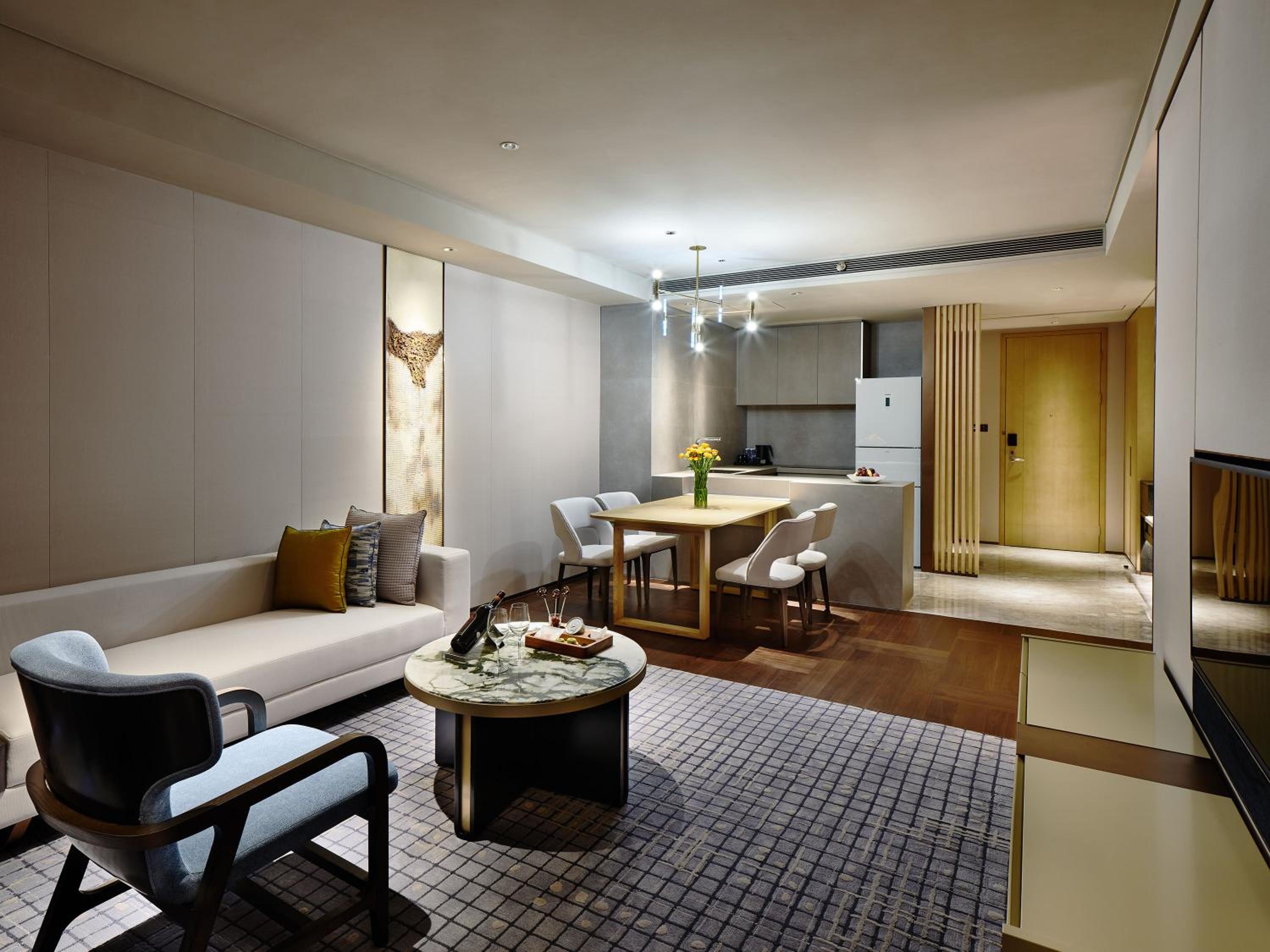 One-Bedroom Suite - Photo 5