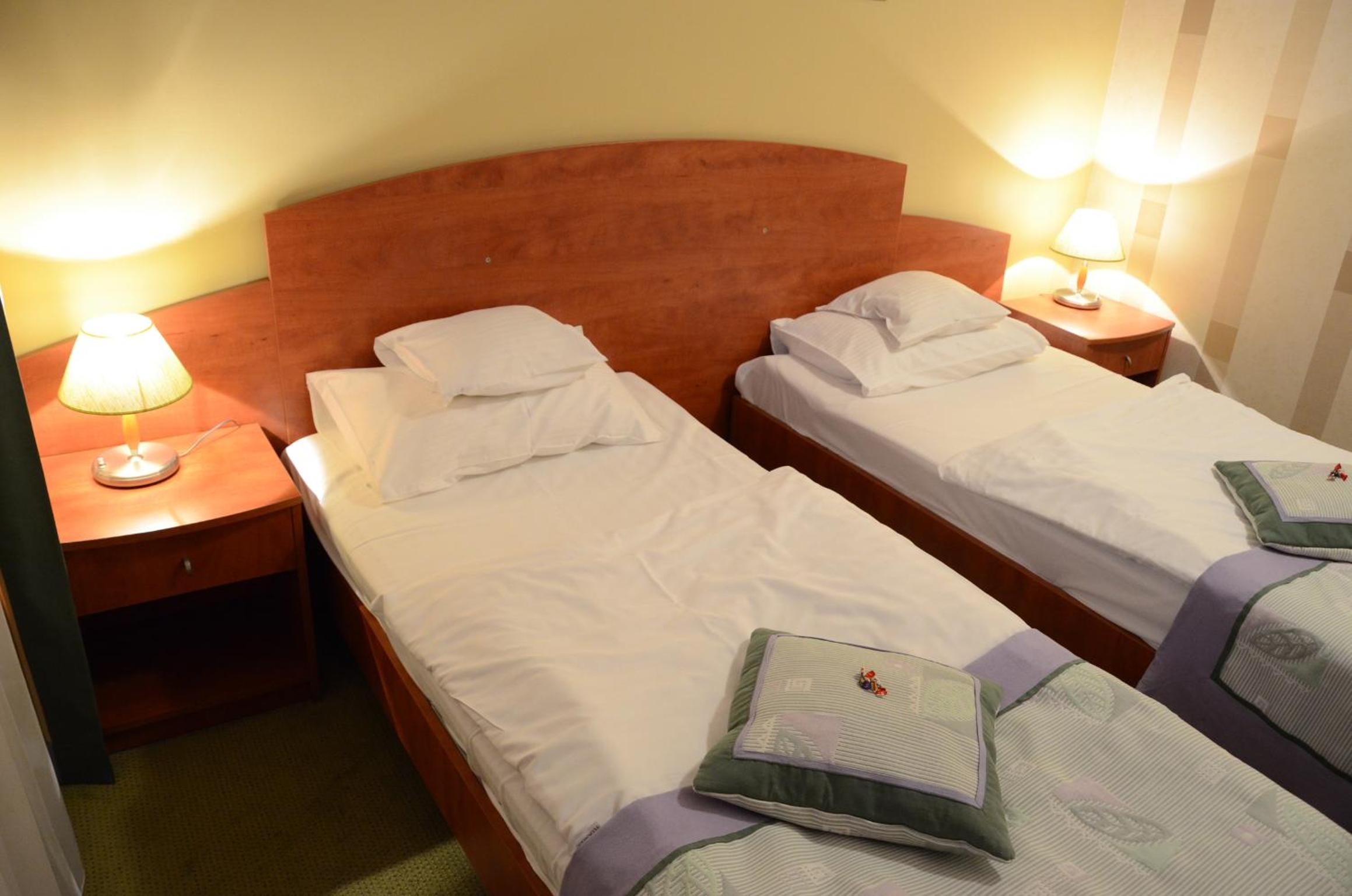 Twin Room - Photo 4