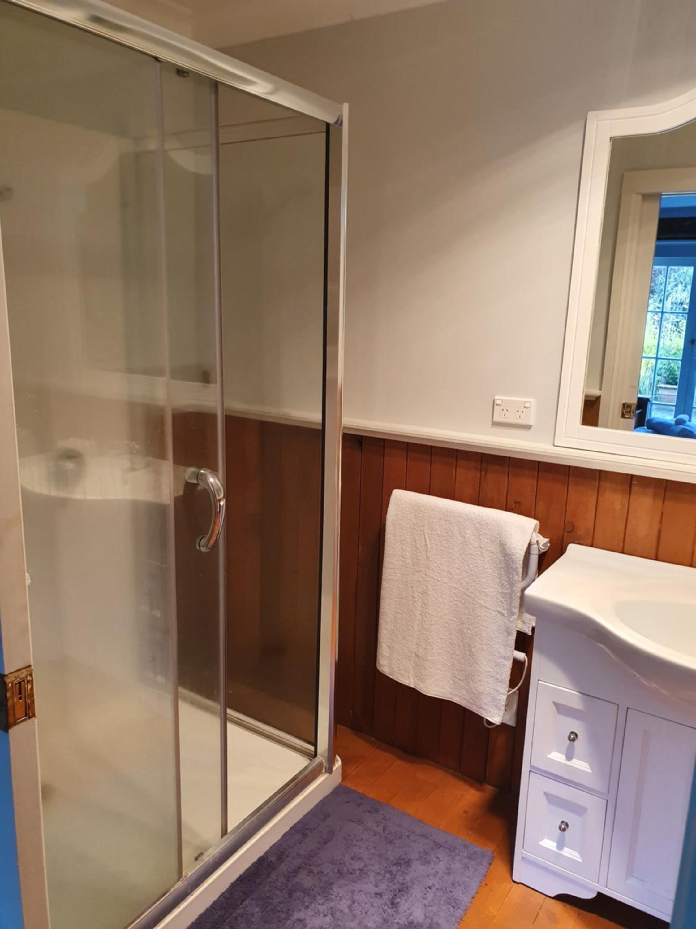 Deluxe Room (2 Adults + 1 Child) - Photo 23