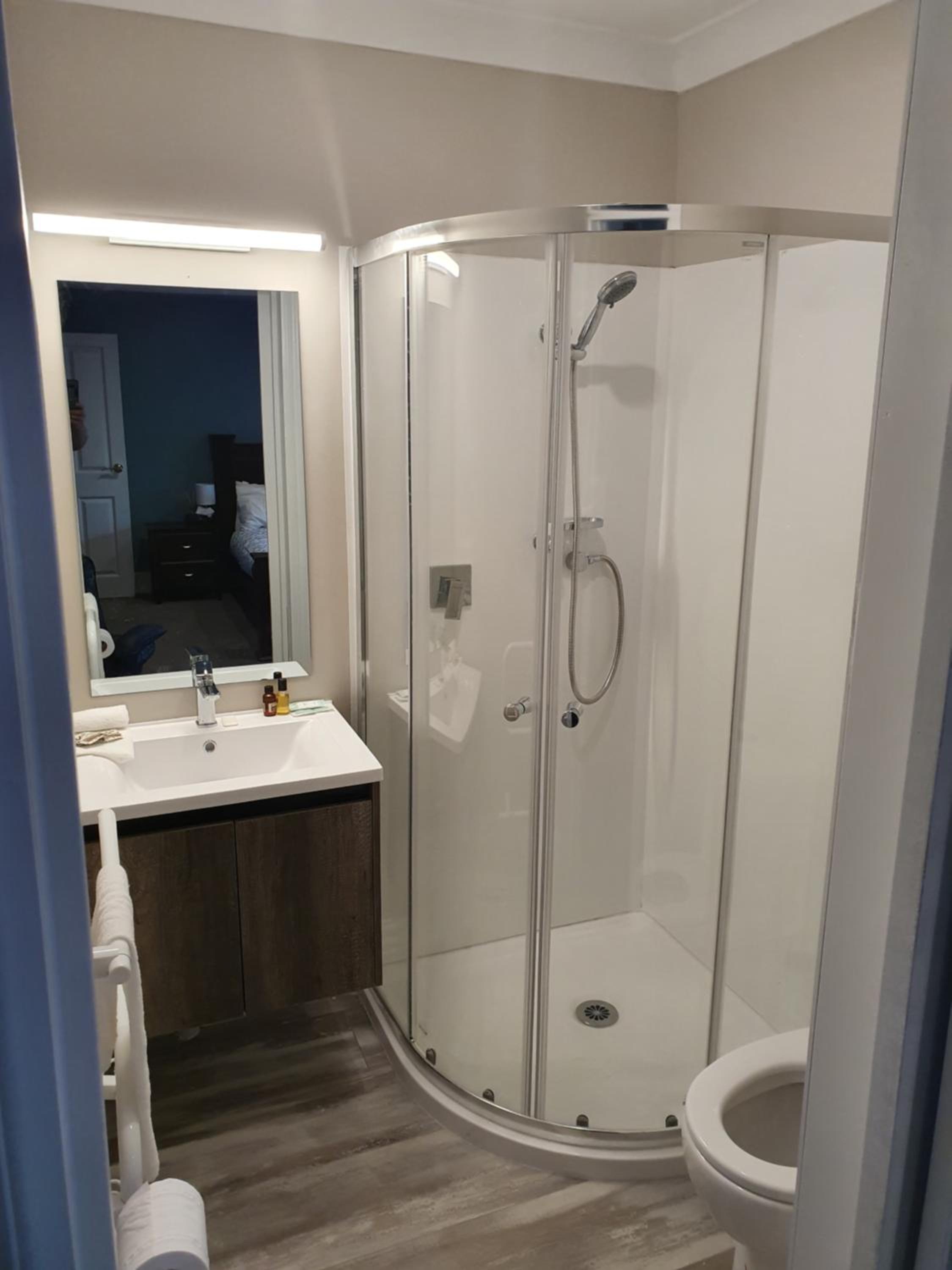 Deluxe Double Room (2 Adults + 1 Child) - Photo 28