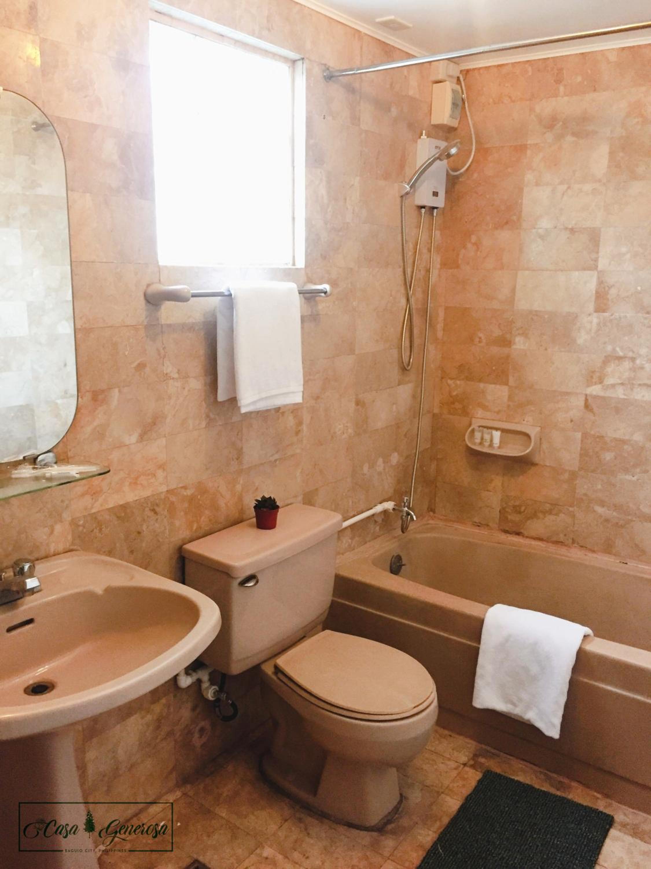 Deluxe Double Room with Balcony - Photo 15