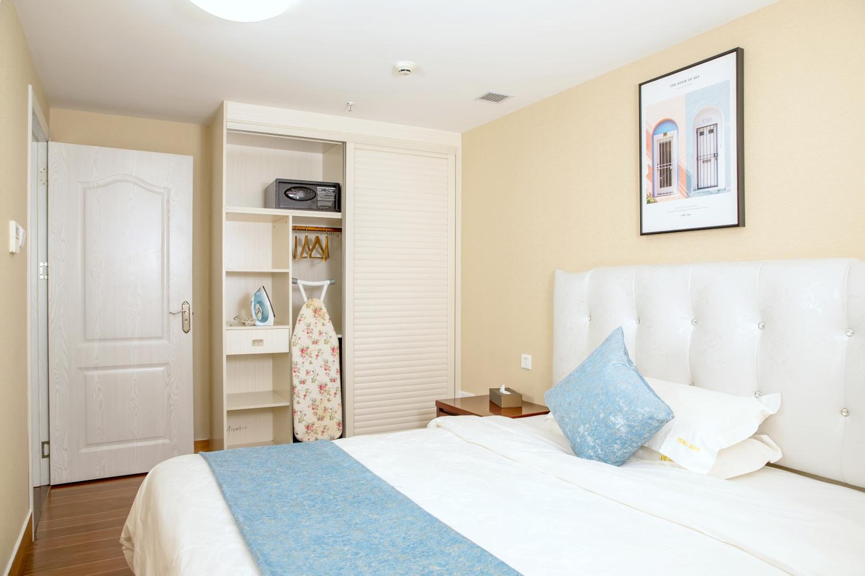 Superior Three-Bedroom Apartment - Photo 12