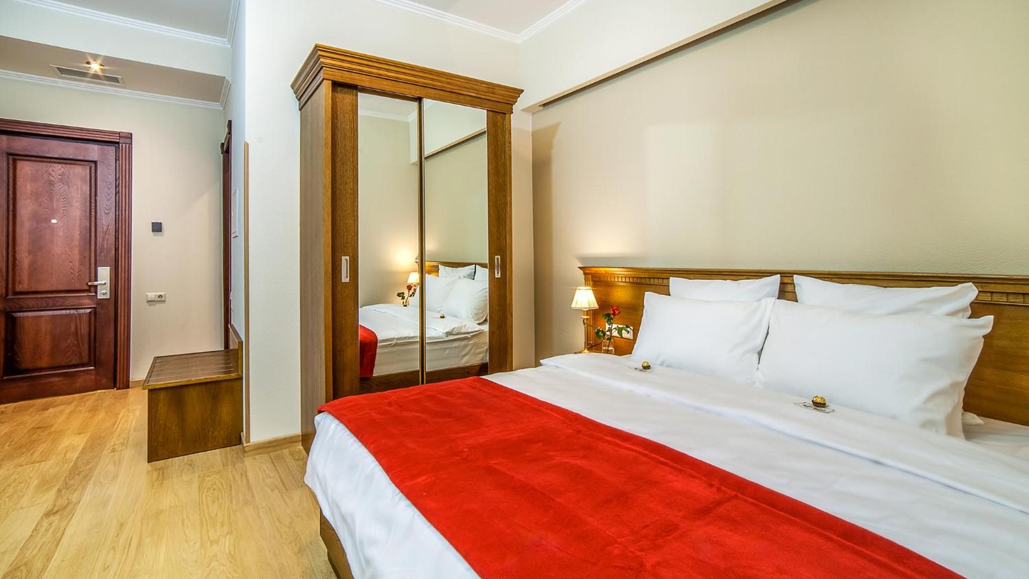 Standard King Room with Back View - Photo 1