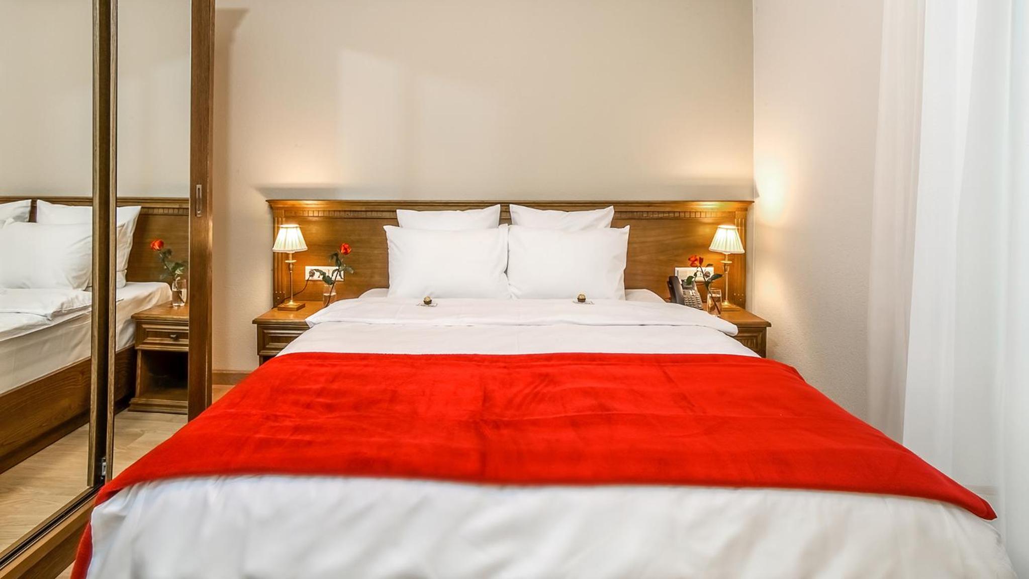Standard King Room with Back View - Photo 2
